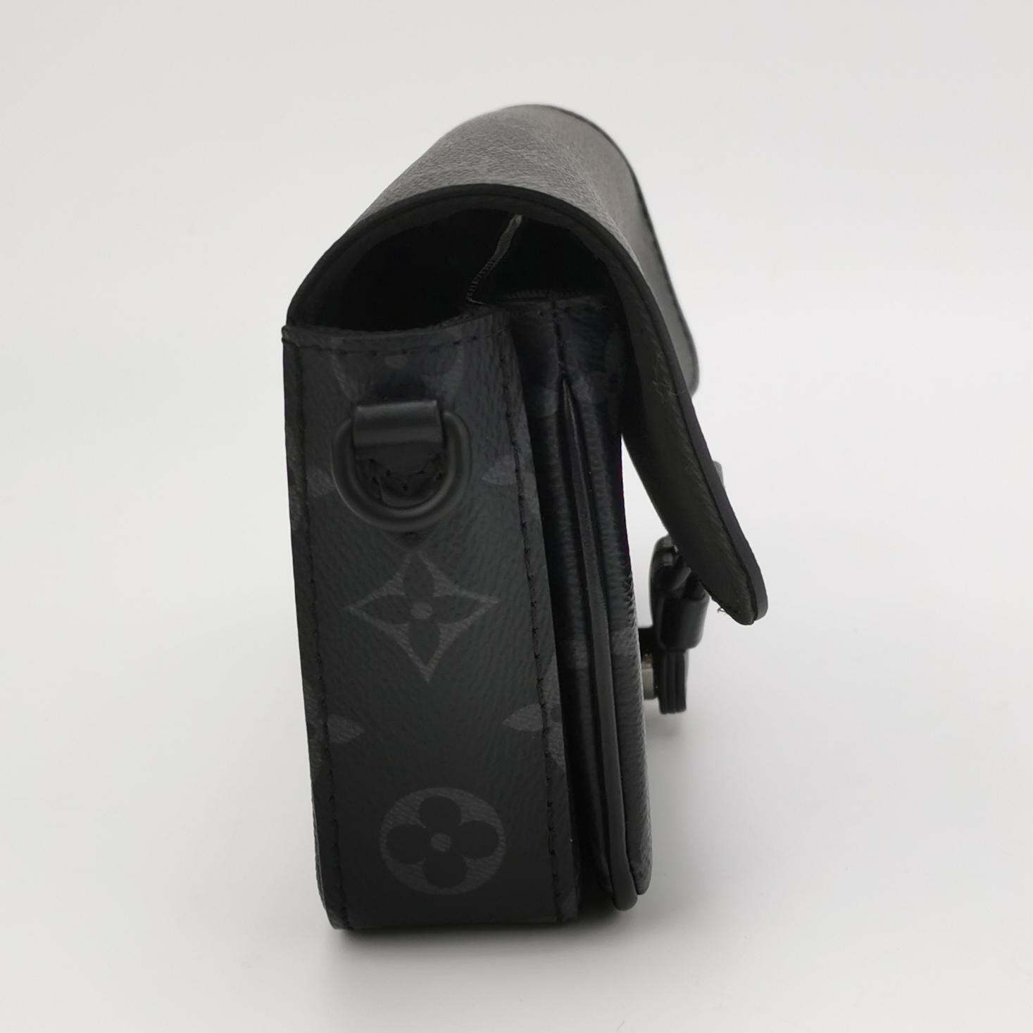 Louis Vuitton(LV) Montsouris Messenger Bag Monogram Eclipse Canvas — photo 4 of 12