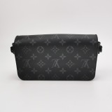 Louis Vuitton(LV) Montsouris Messenger Bag Monogram Eclipse Canvas — thumbnail 5