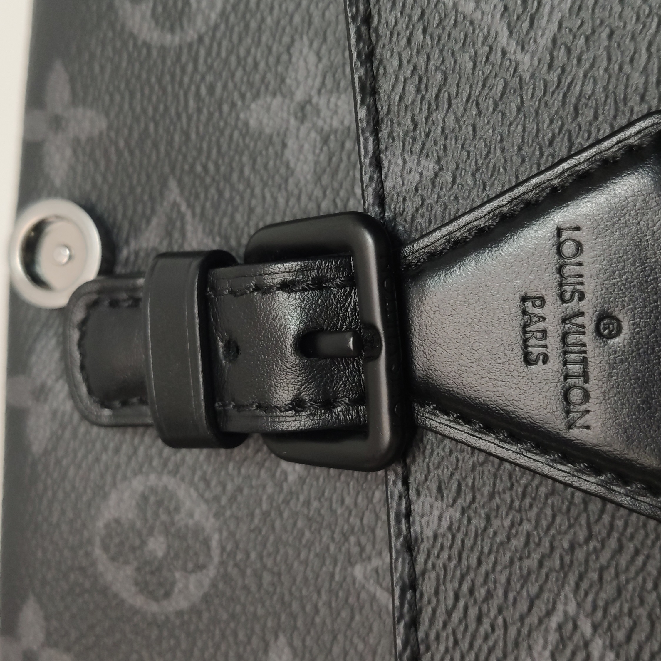 Louis Vuitton(LV) Montsouris Messenger Bag Monogram Eclipse Canvas — photo 10 of 12