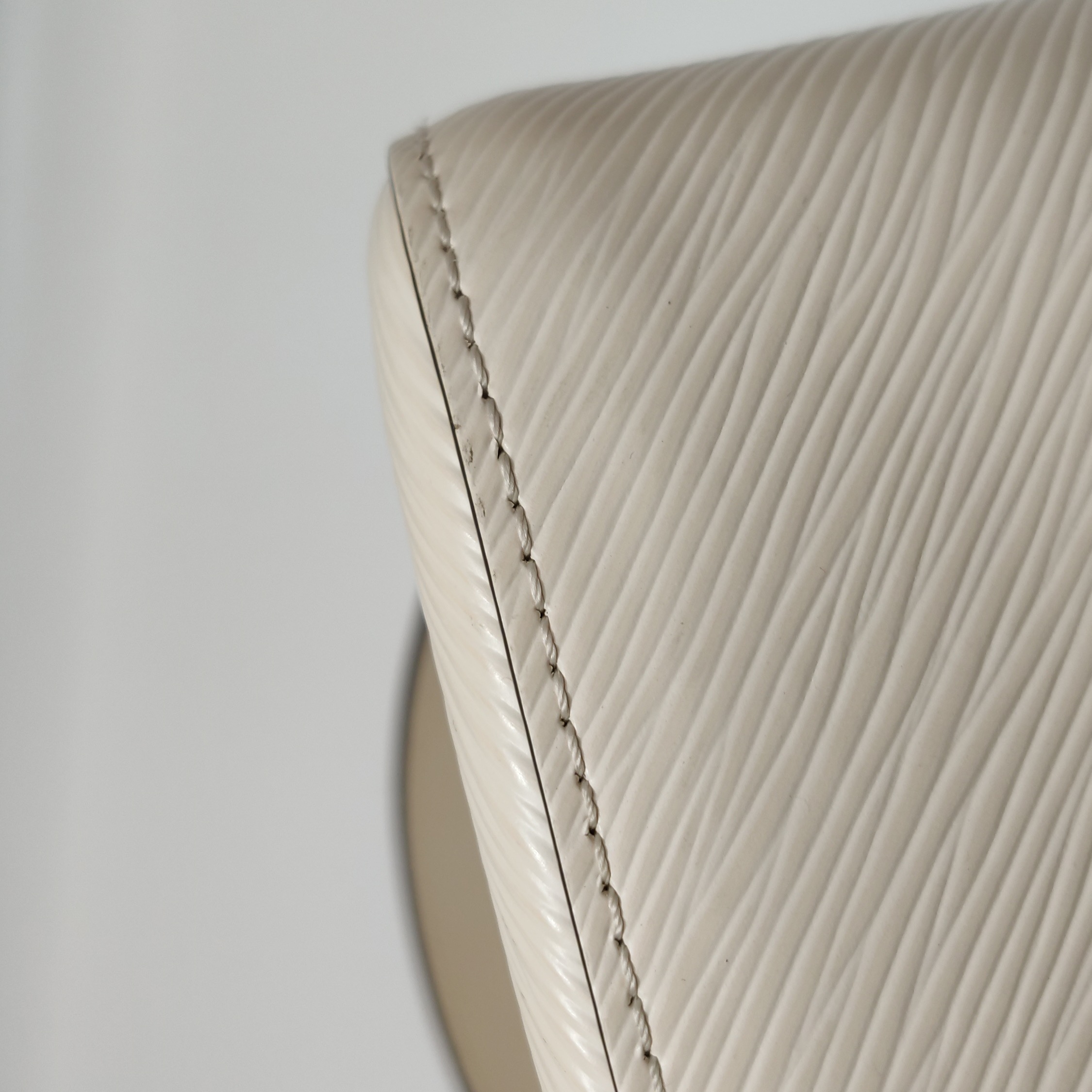 Louis Vuitton(LV) Marelle Handbag Epi Leather — photo 11 of 14