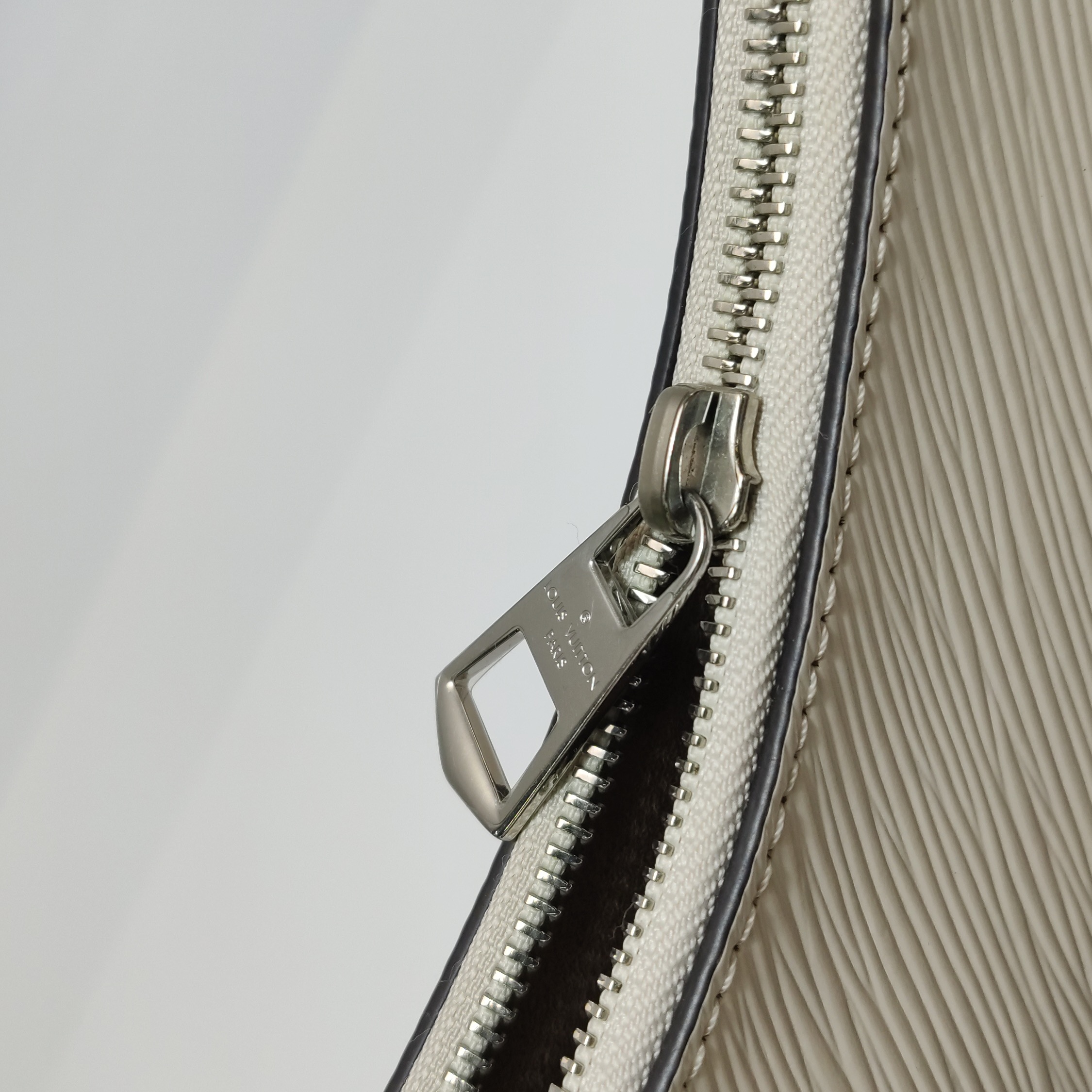 Louis Vuitton(LV) Marelle Handbag Epi Leather — photo 11 of 14