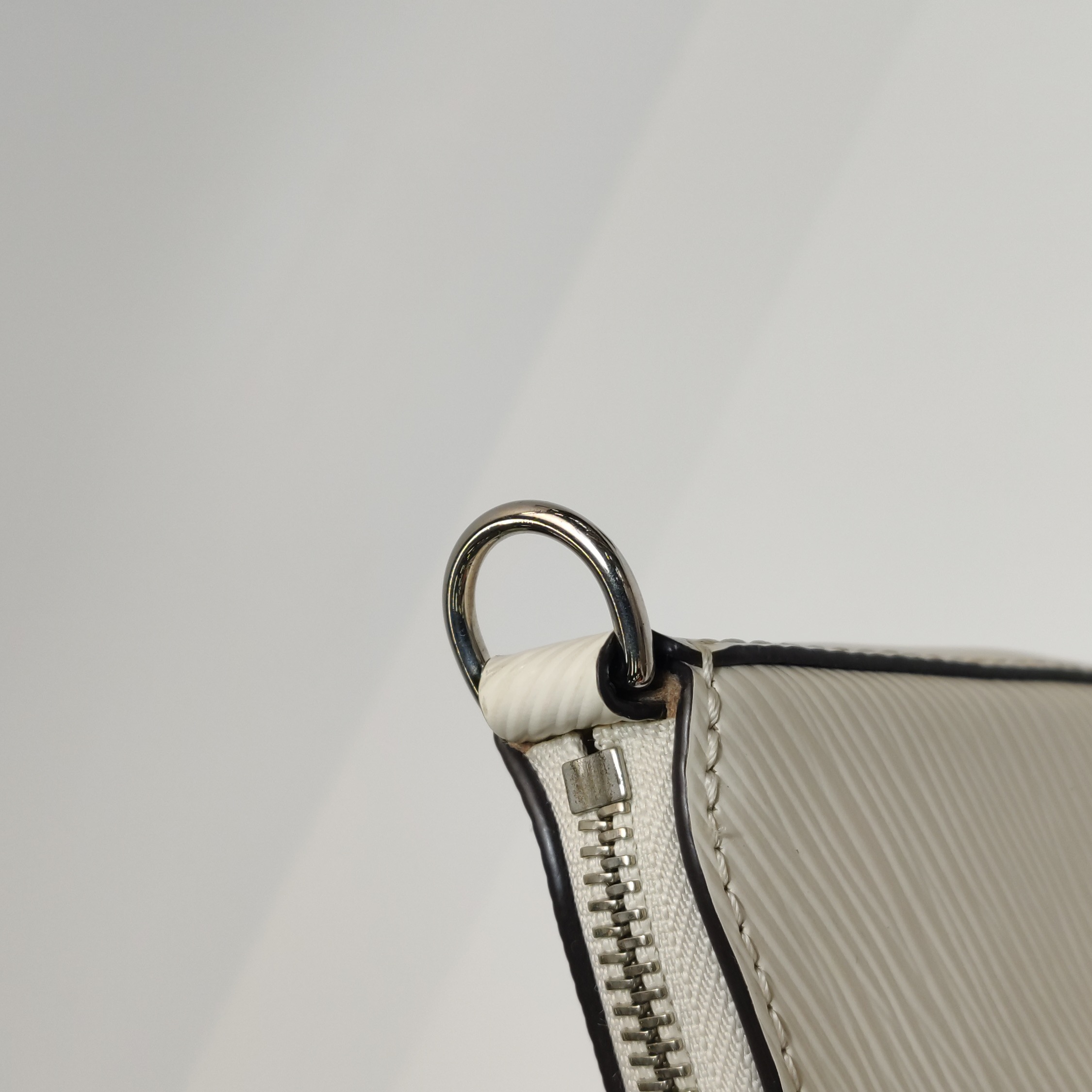 Louis Vuitton(LV) Marelle Handbag Epi Leather — photo 12 of 14