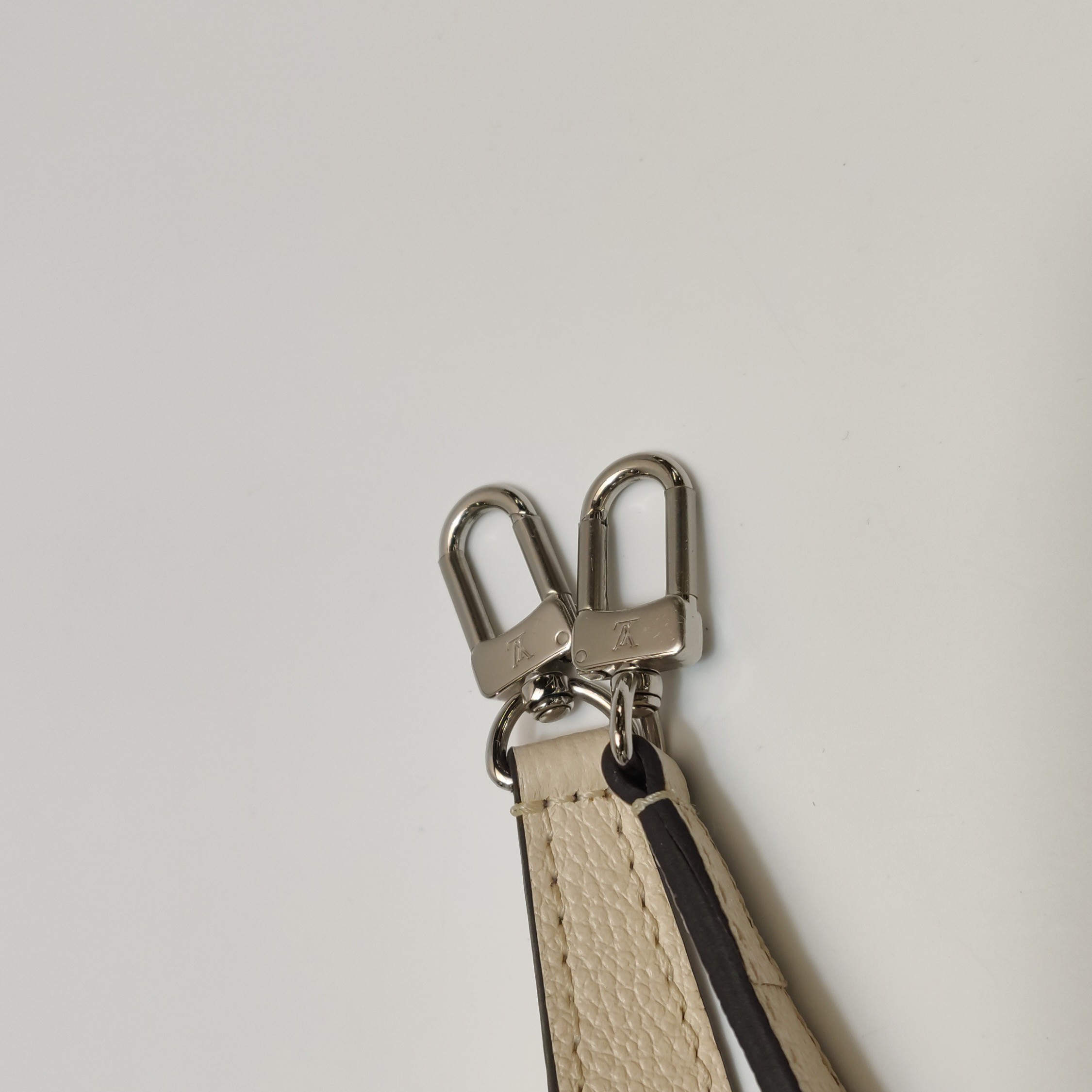 Louis Vuitton(LV) Marelle Handbag Epi Leather — photo 14 of 14
