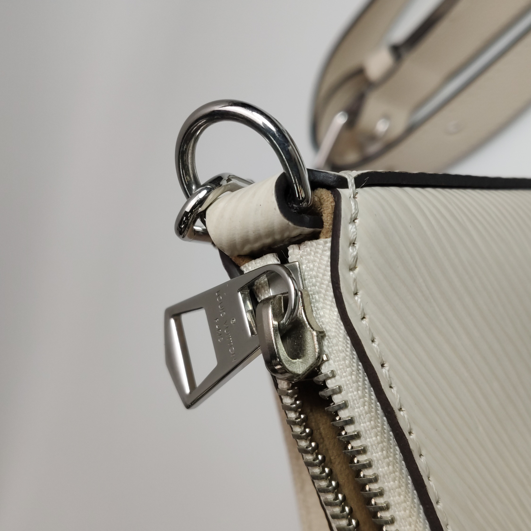 Louis Vuitton(LV) Marelle Handbag Epi Leather — photo 11 of 14