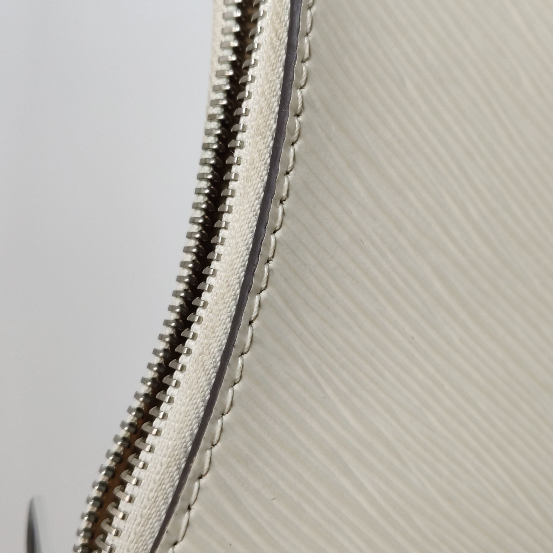 Louis Vuitton(LV) Marelle Handbag Epi Leather — photo 10 of 14
