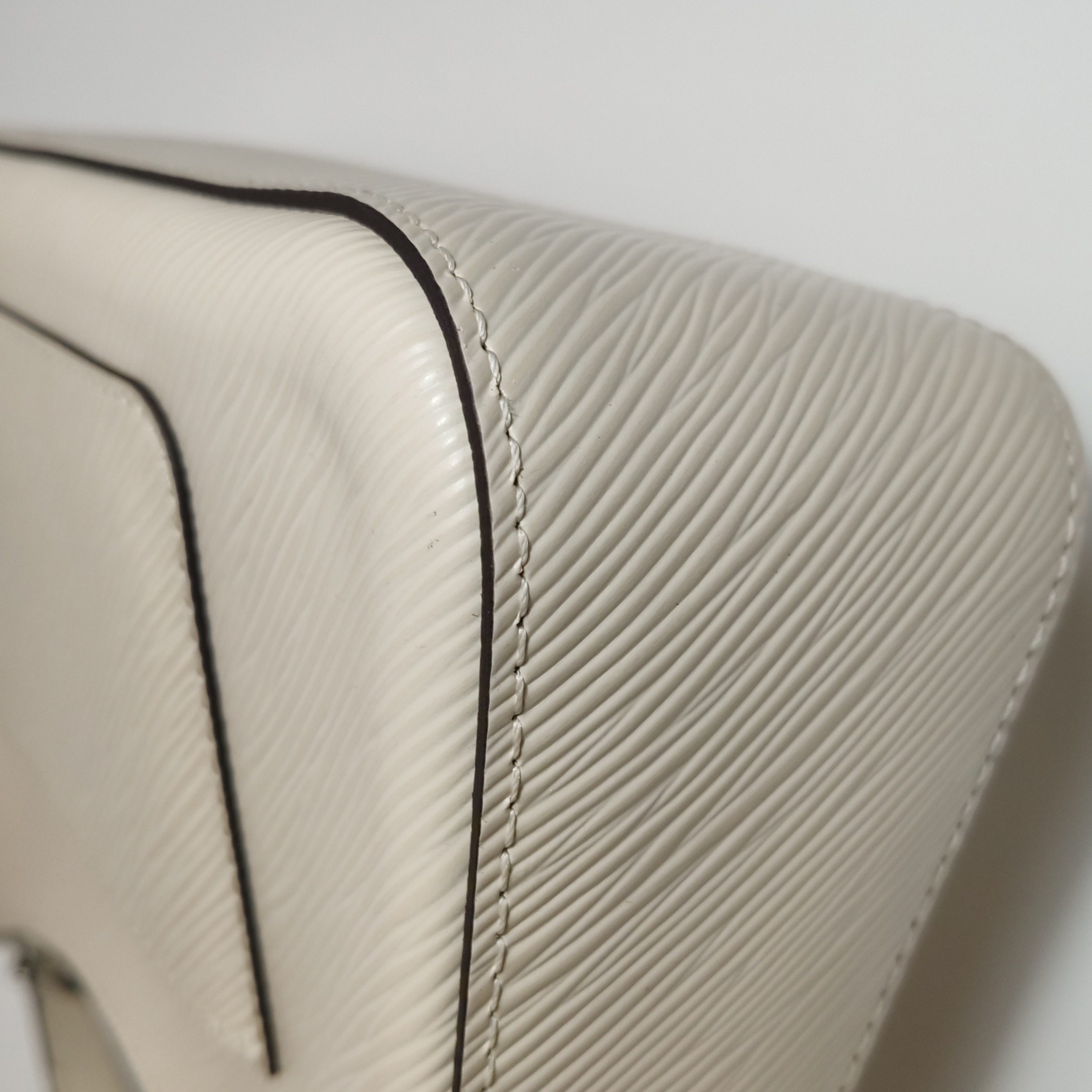 Louis Vuitton(LV) Marelle Handbag Epi Leather — photo 9 of 14
