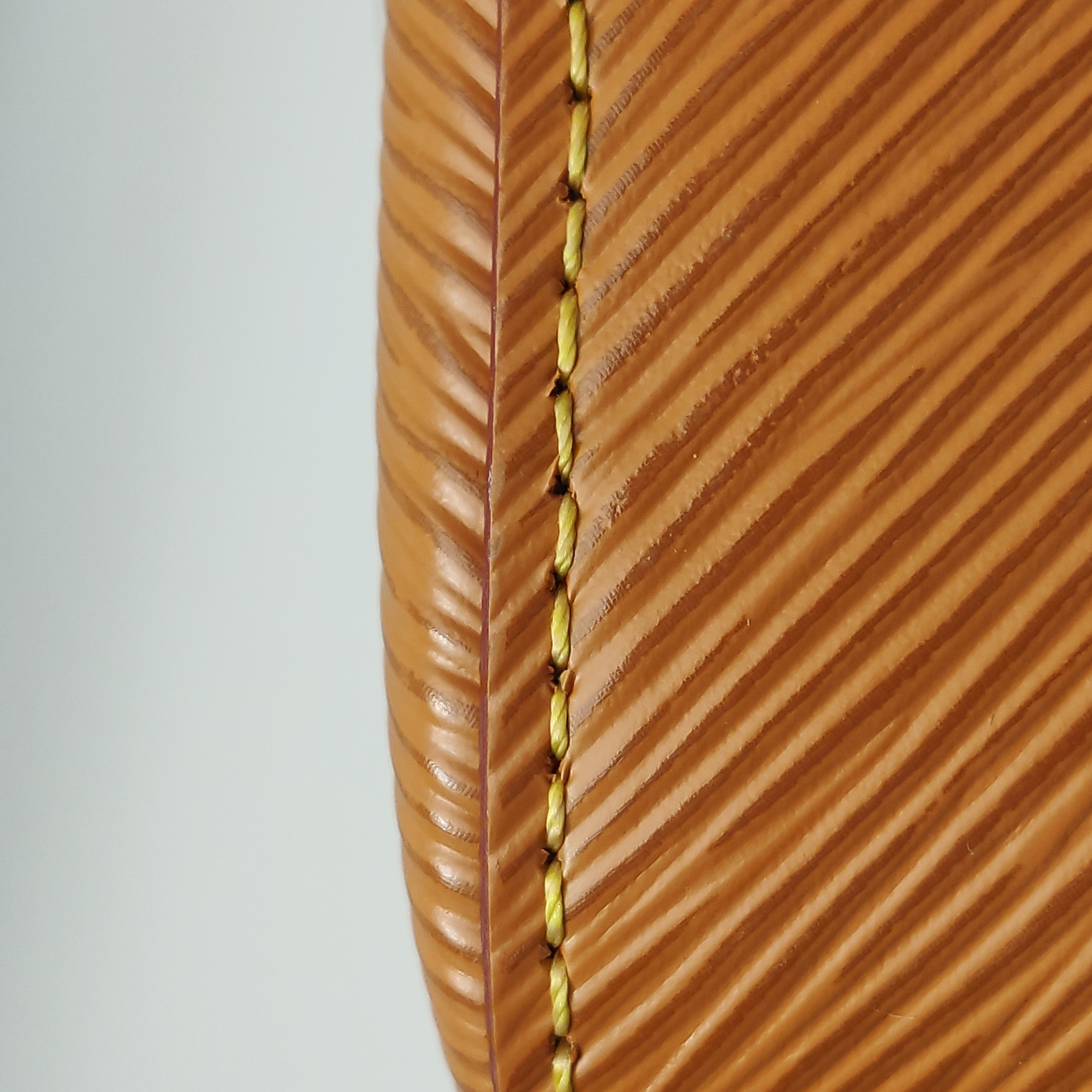 Louis Vuitton(LV) Marelle Handbag Epi Leather — photo 10 of 13