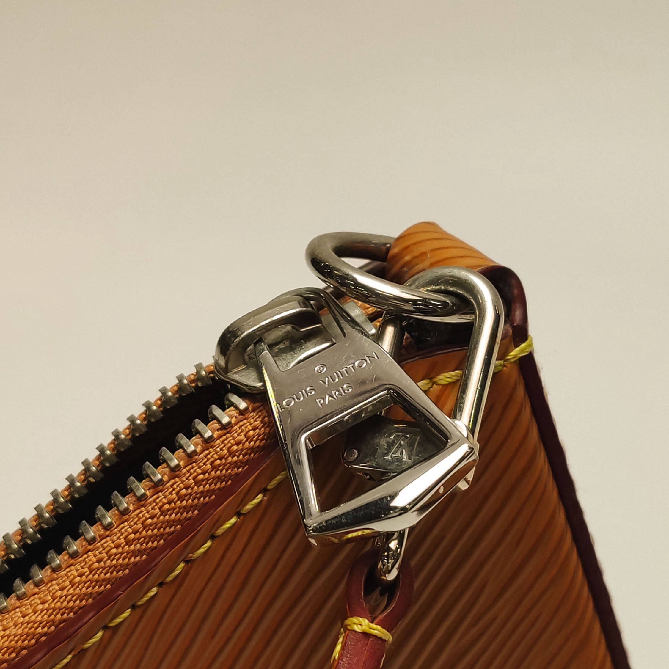 Louis Vuitton(LV) Marelle Handbag Epi Leather — photo 9 of 13