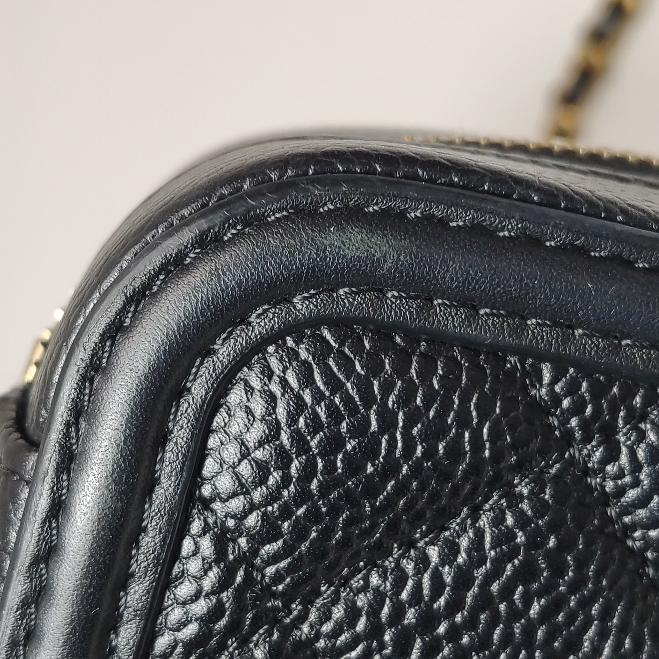 Chanel Filigree Vanity Case Quilted Caviar Small — photo 9 of 13