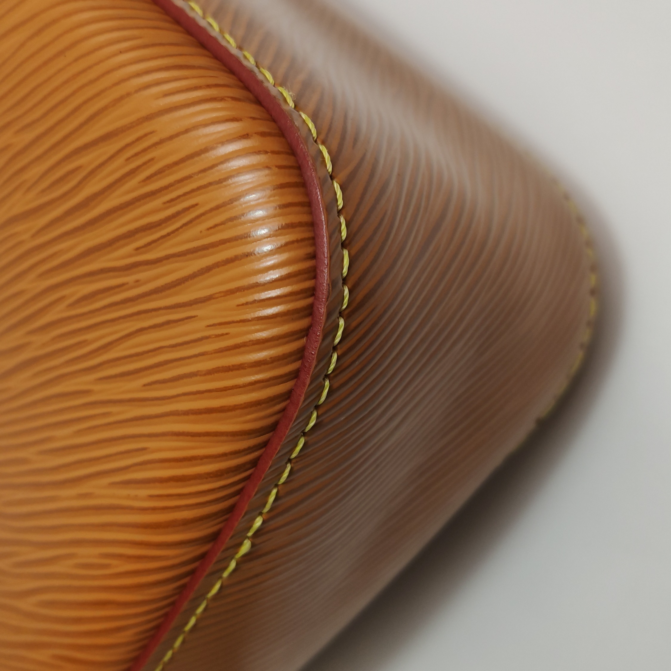 Louis Vuitton(LV) Marelle Handbag Epi Leather — photo 11 of 14