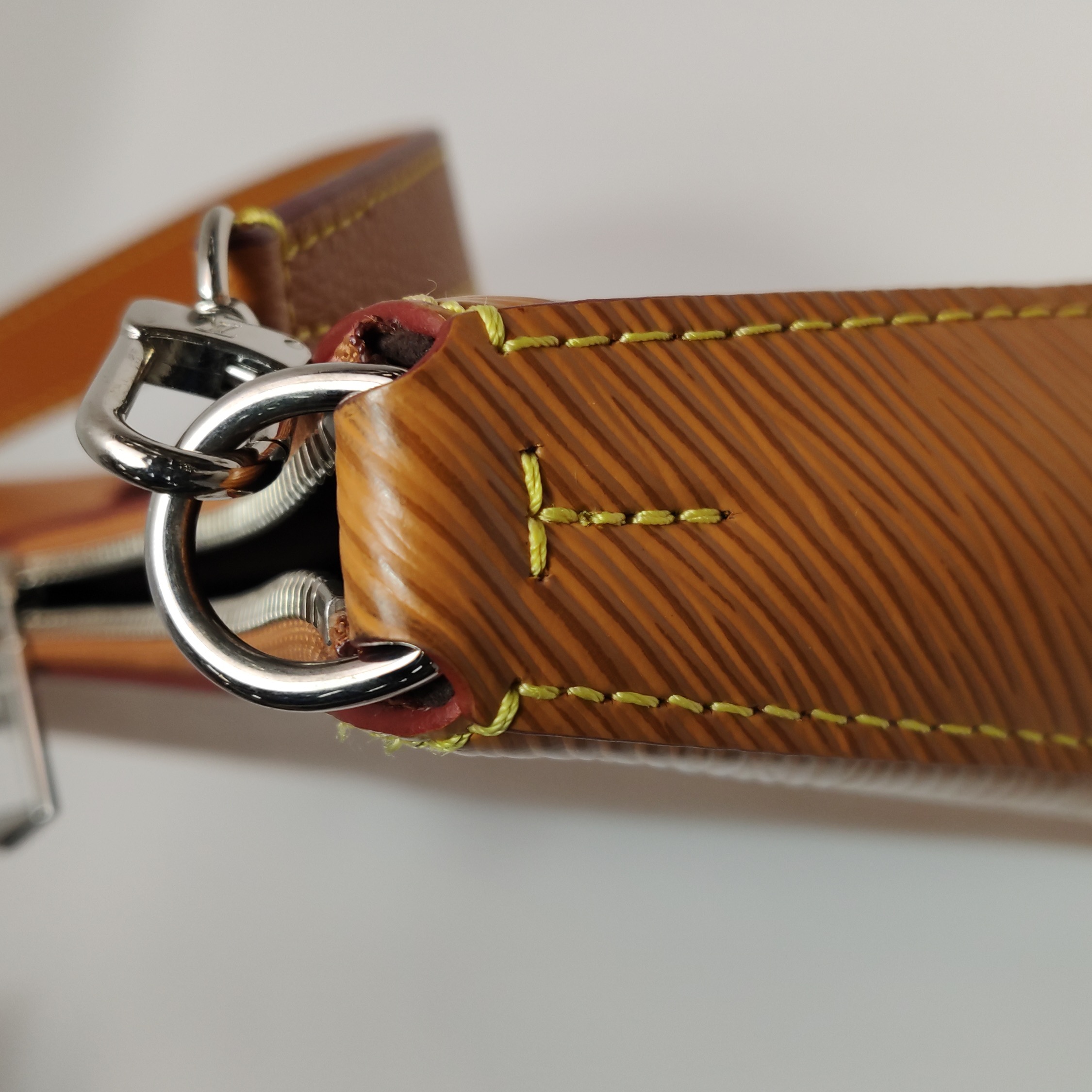 Louis Vuitton(LV) Marelle Handbag Epi Leather — photo 10 of 14