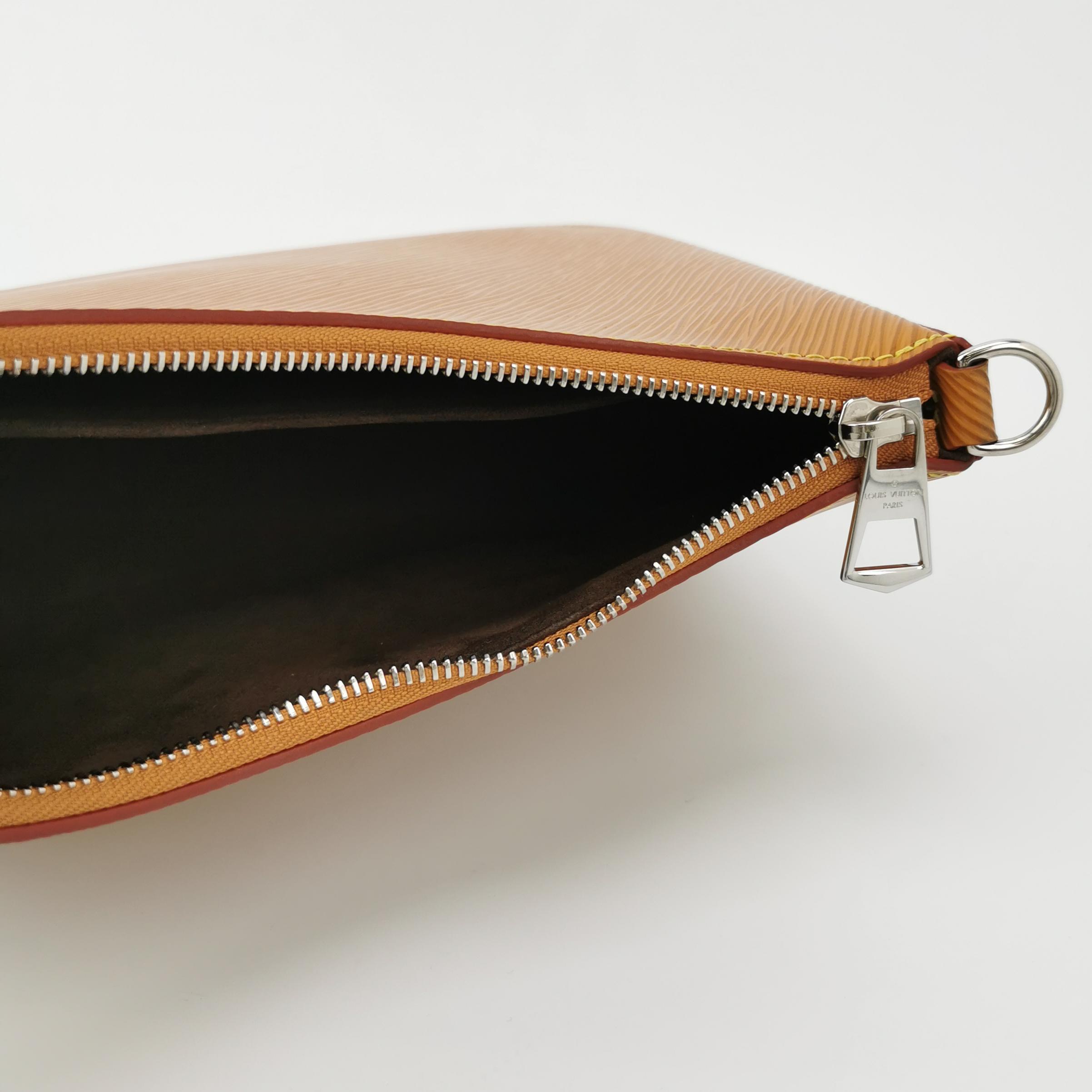 Louis Vuitton(LV) Marelle Handbag Epi Leather — photo 7 of 12