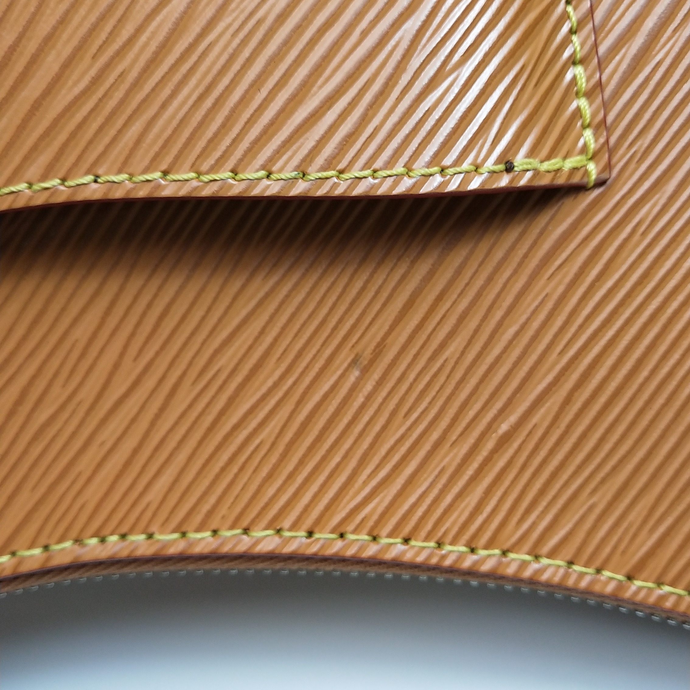 Louis Vuitton(LV) Marelle Handbag Epi Leather — photo 10 of 12