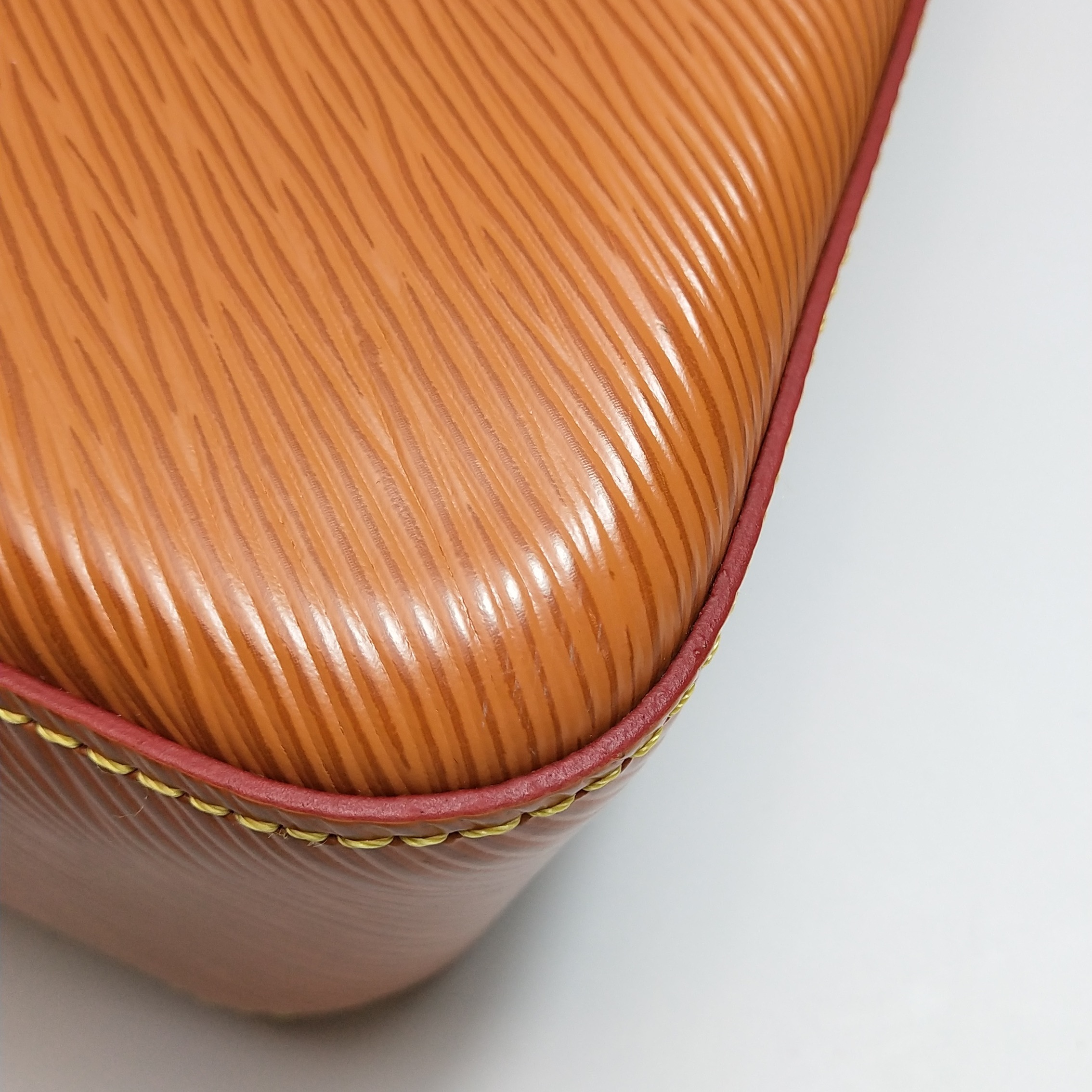 Louis Vuitton(LV) Marelle Handbag Epi Leather — photo 12 of 12