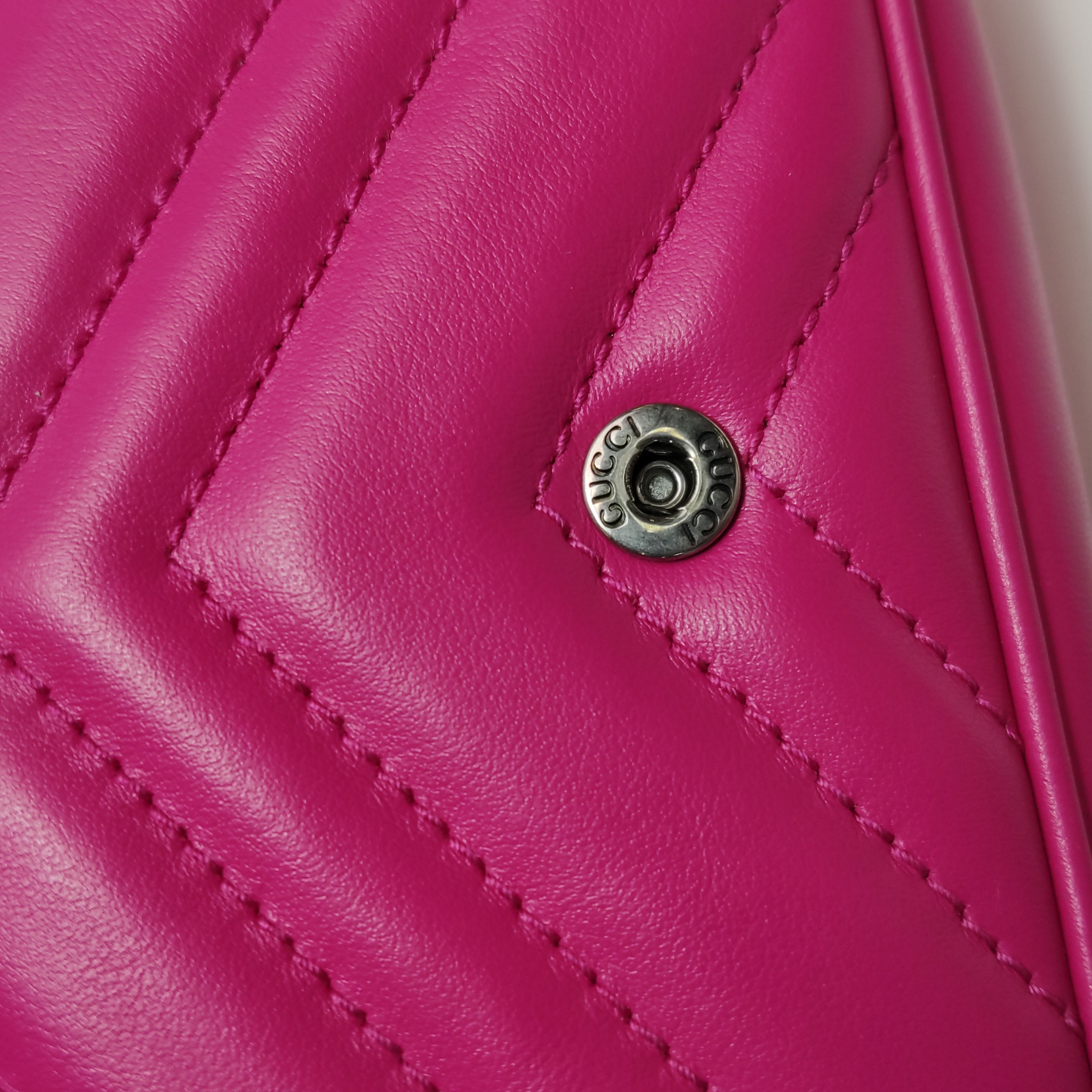 Gucci GG Marmont Flap Bag Matelasse Leather Super Rose Pink  Mini — photo 15 of 16