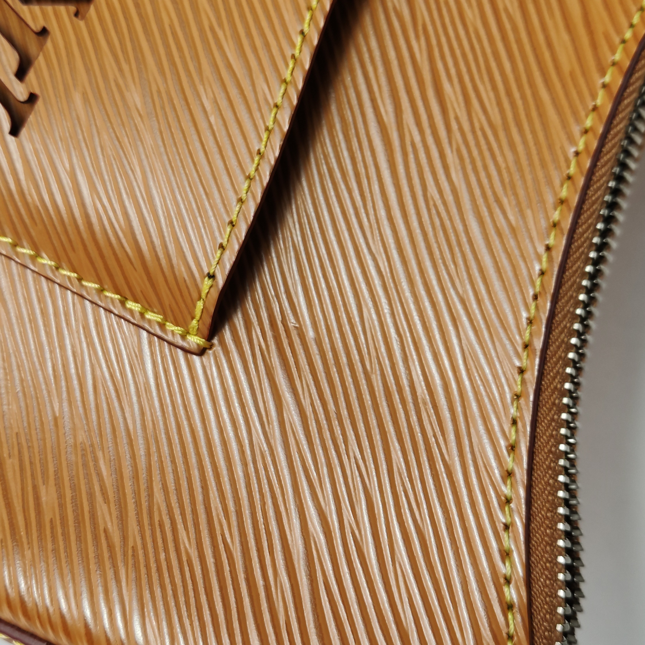 Louis Vuitton(LV) Marelle Handbag Epi Leather — photo 9 of 12
