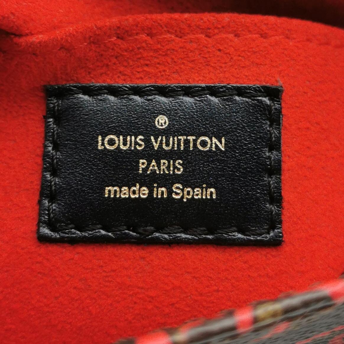 Louis Vuitton(LV) Petit Sac Plat Bag Limited Edition Fall in Love Monogram Canvas — photo 9 of 15