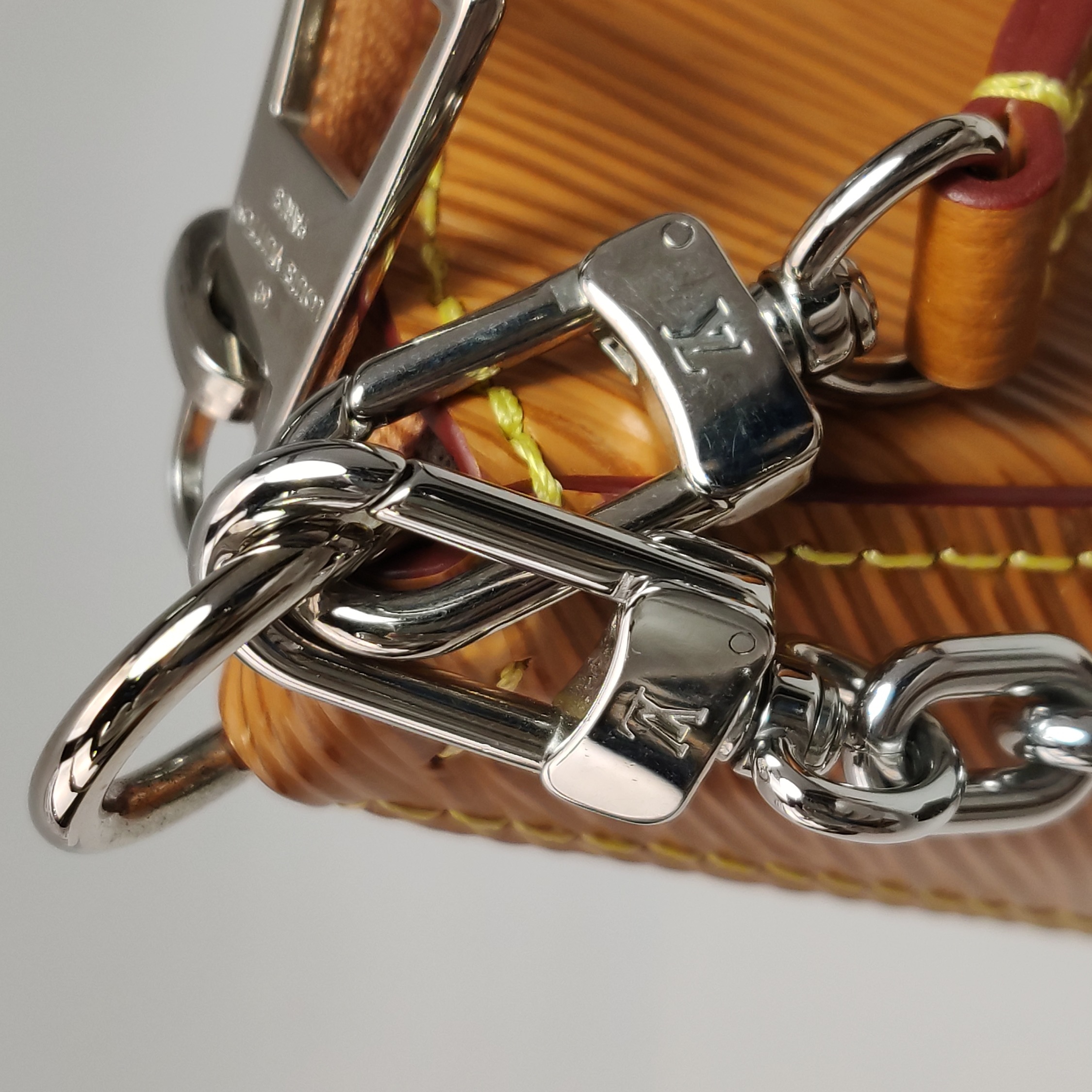 Louis Vuitton(LV) Marelle Handbag Epi Leather — photo 11 of 12