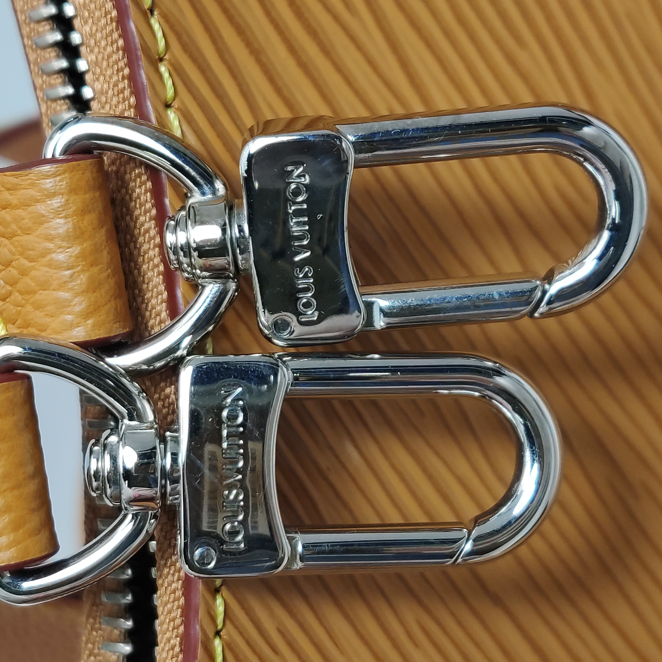 Louis Vuitton(LV) Marelle Handbag Epi Leather — photo 12 of 12