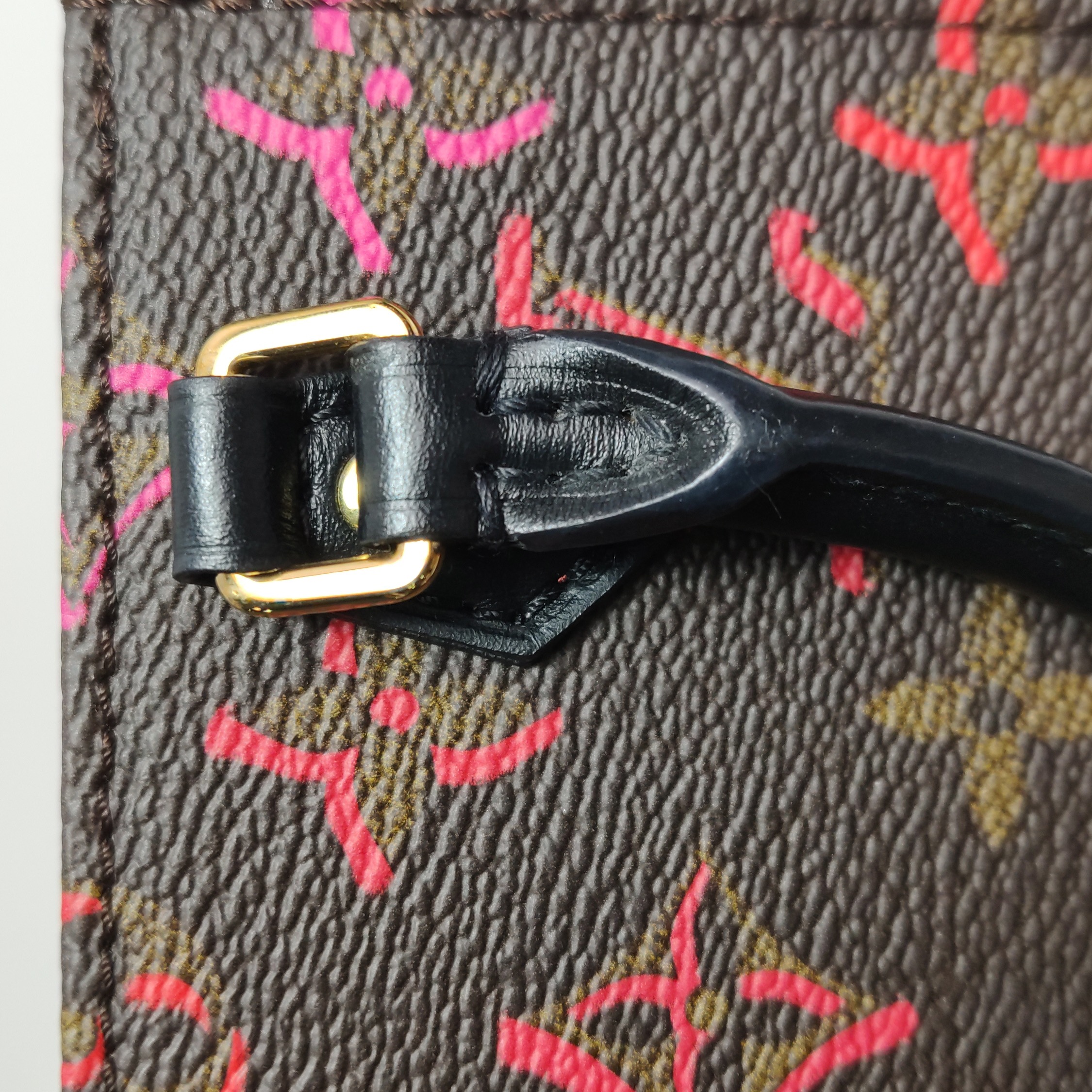 Louis Vuitton(LV) Petit Sac Plat Bag Limited Edition Fall in Love Monogram Canvas — photo 11 of 15