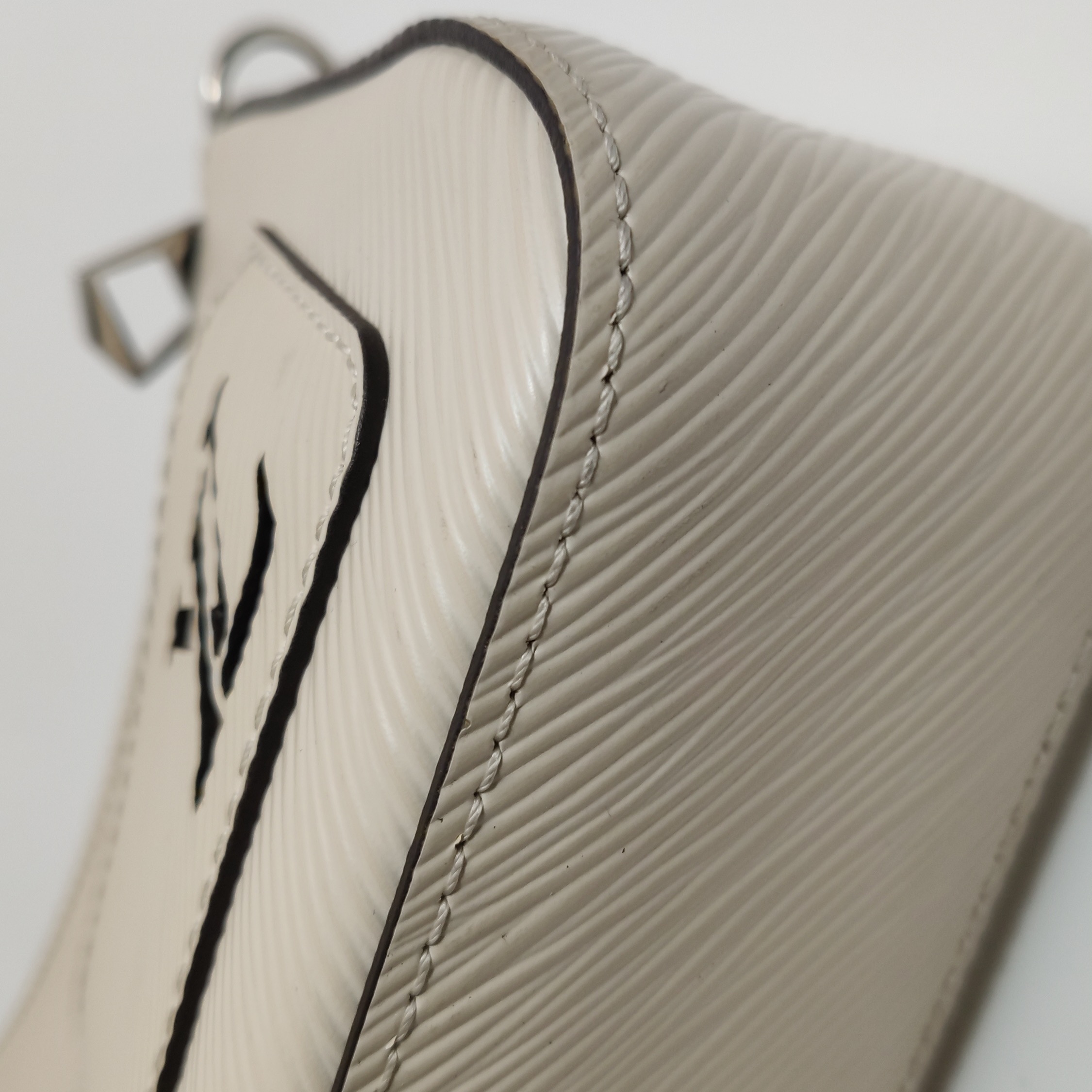 Louis Vuitton(LV) Marellini Handbag Epi Leather — photo 14 of 16