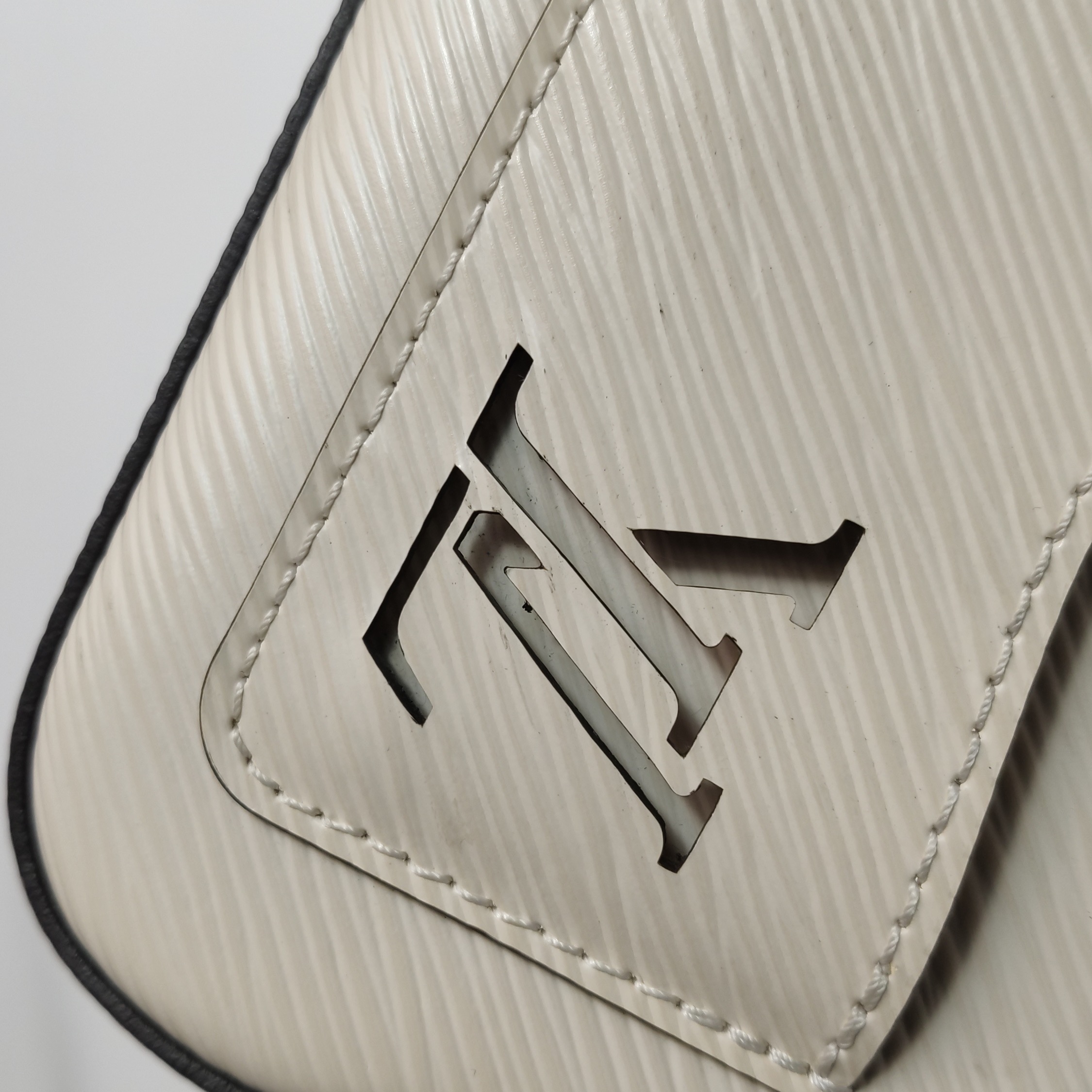 Louis Vuitton(LV) Marellini Handbag Epi Leather — photo 10 of 16
