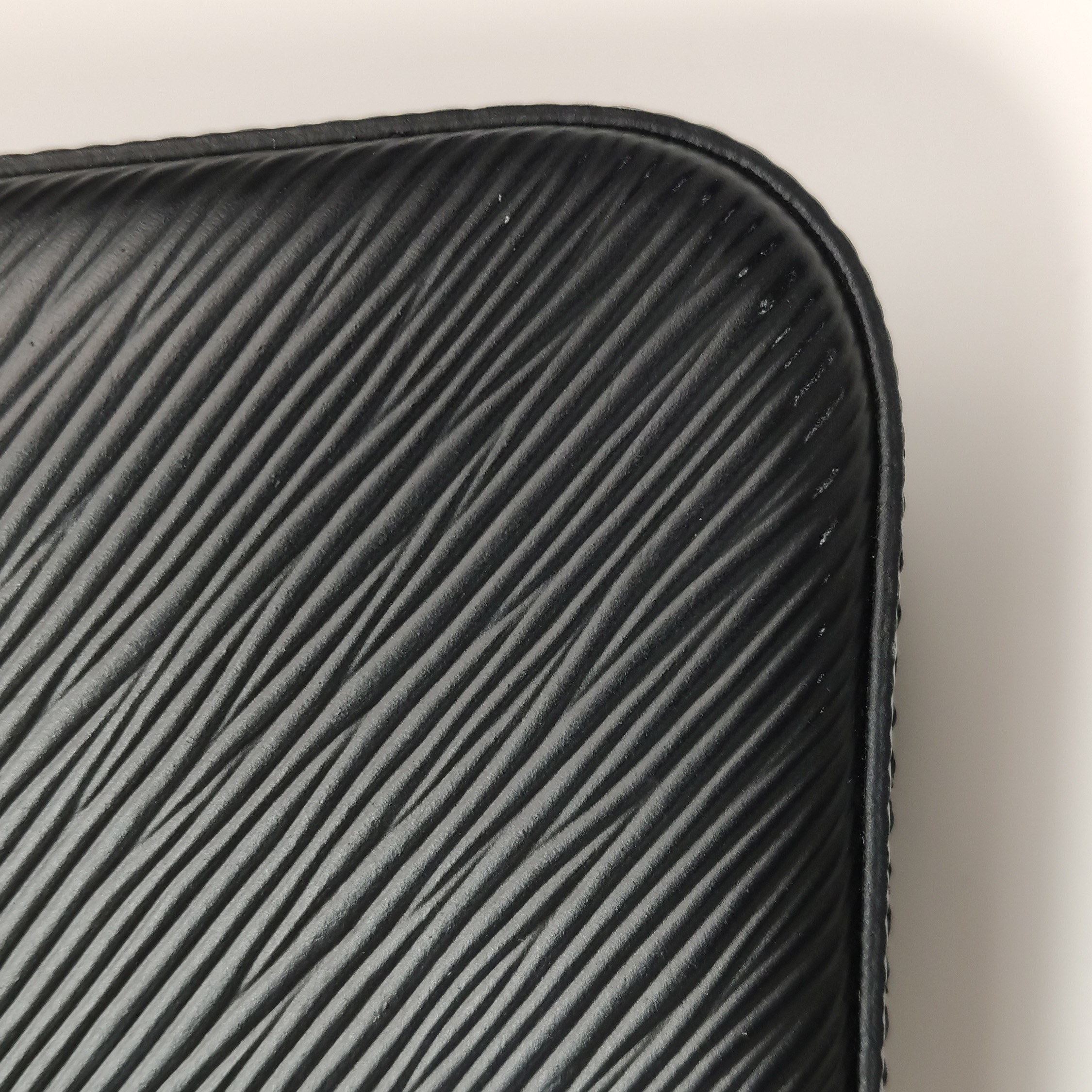 Louis Vuitton(LV) Marellini Handbag Epi Leather — photo 11 of 15