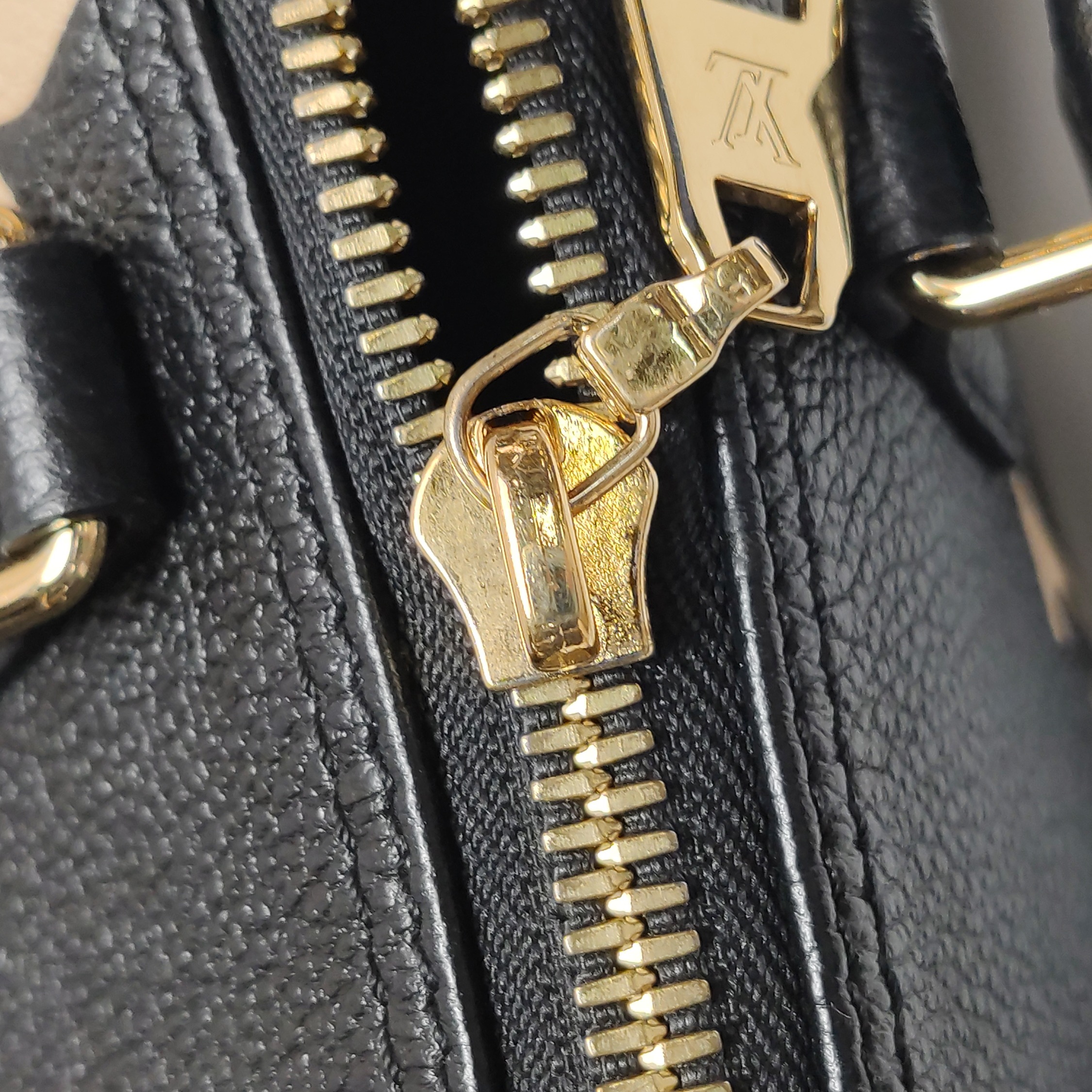 Louis Vuitton(LV) Papillon Handbag Bicolor Monogram Empreinte Giant BB — photo 13 of 16