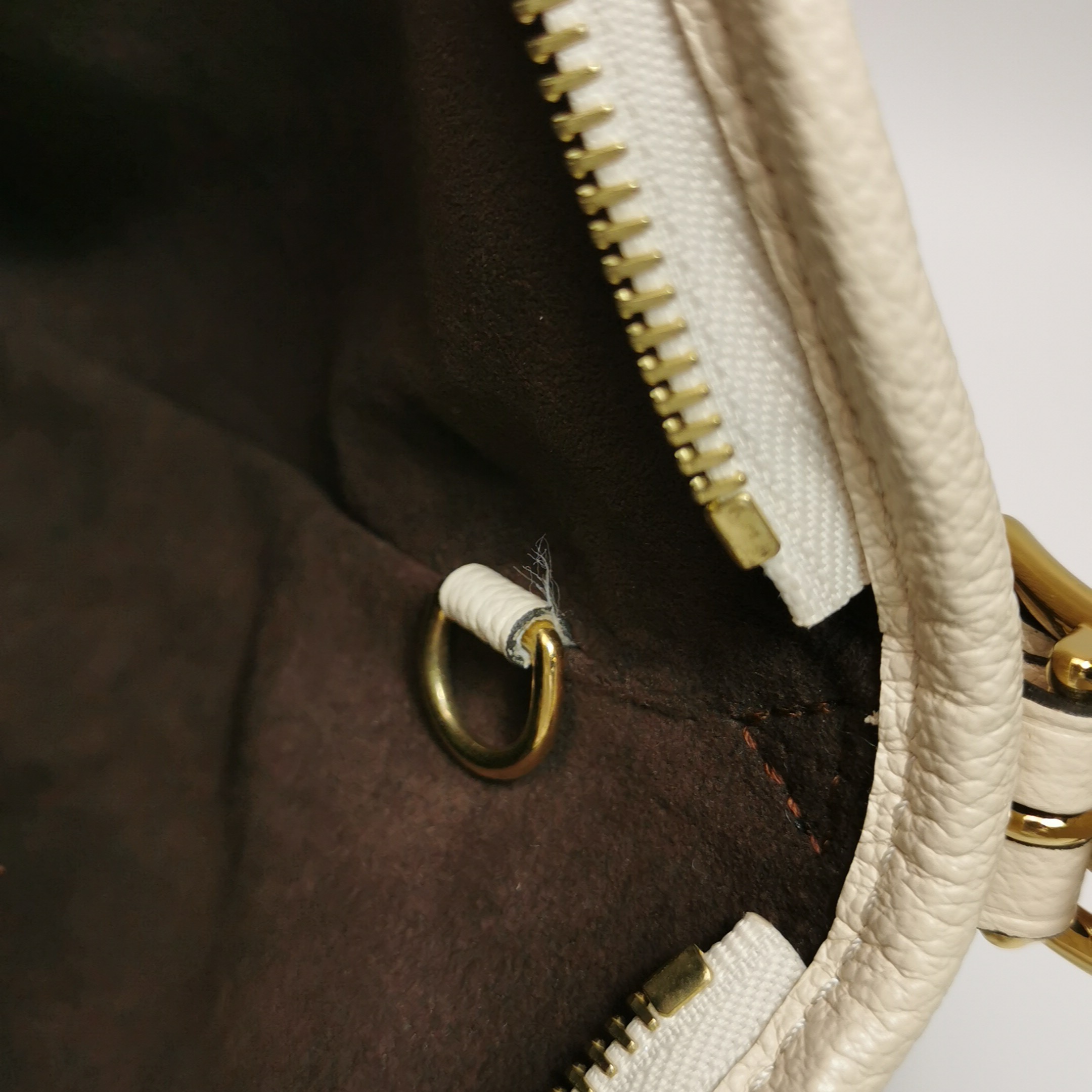Louis Vuitton(LV) CarryAll Hobo Monogram Empreinte Giant PM — photo 10 of 24