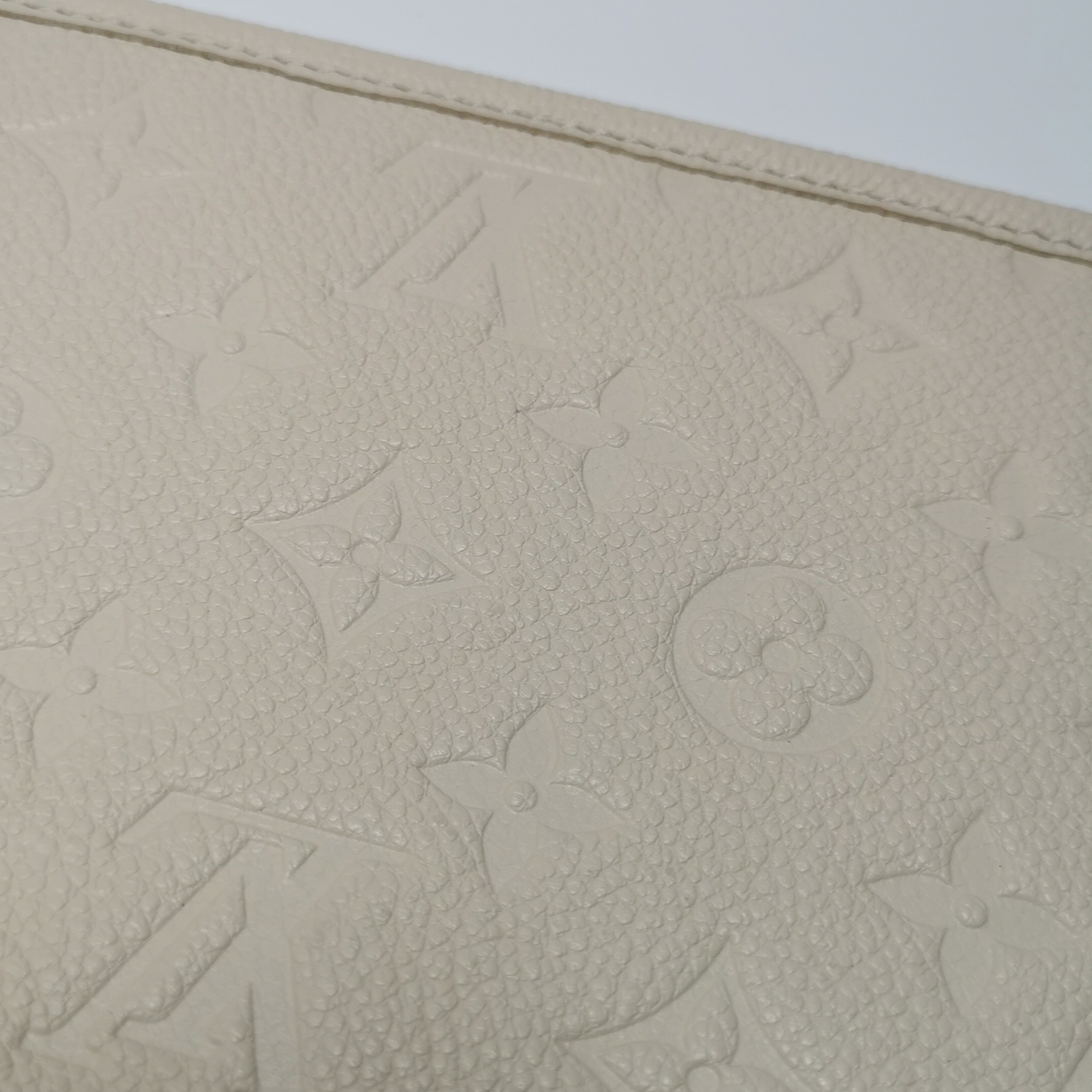 Louis Vuitton(LV) CarryAll Hobo Monogram Empreinte Giant PM — photo 17 of 24