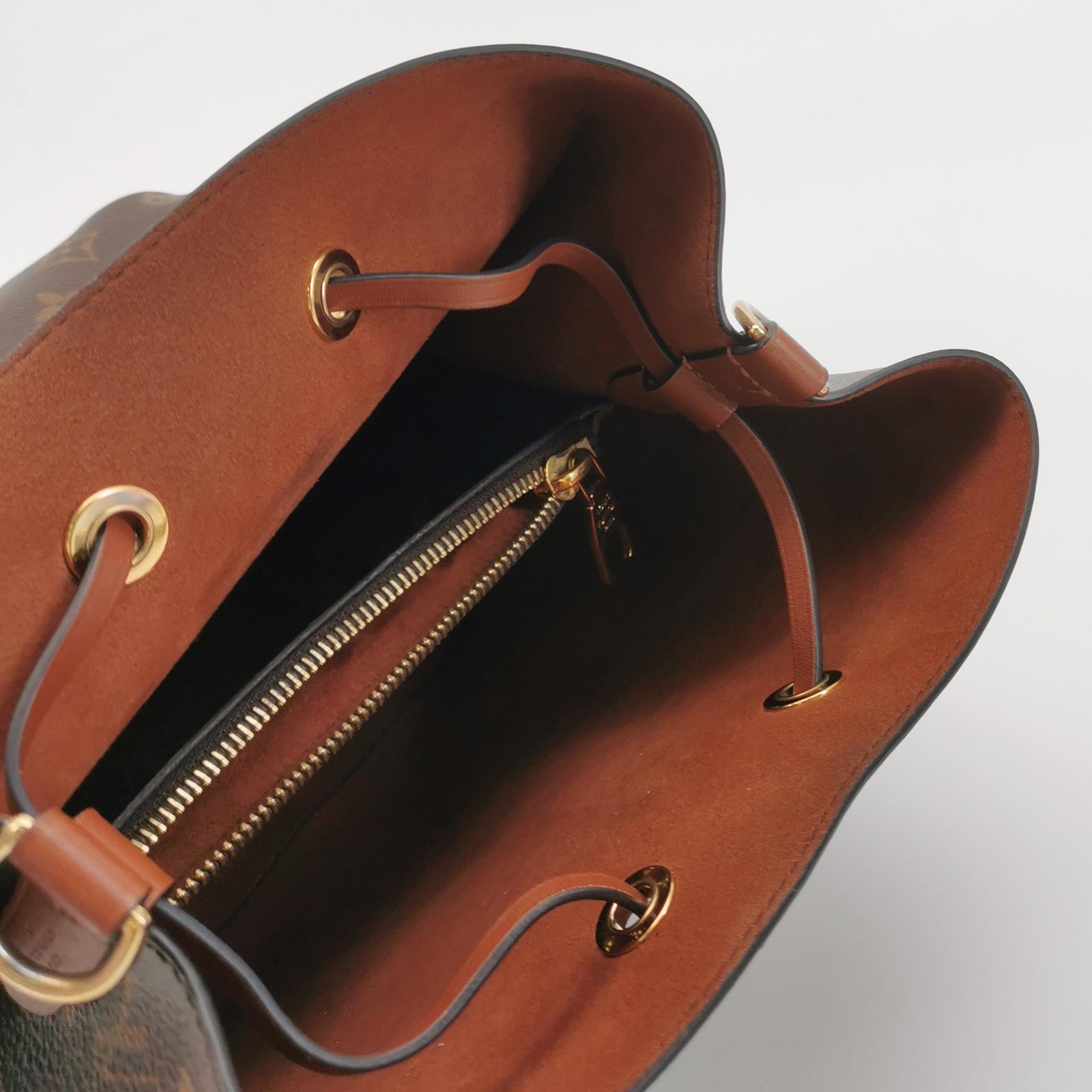 Louis Vuitton(LV) NeoNoe Handbag Monogram Canvas with Leather MM — photo 7 of 18