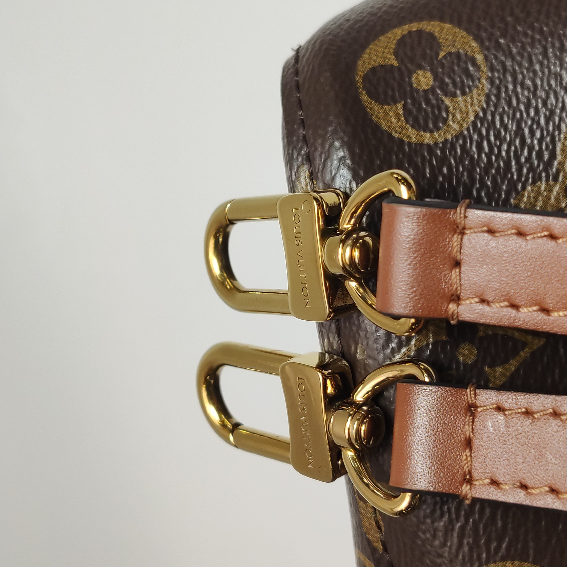 Louis Vuitton(LV) NeoNoe Handbag Monogram Canvas with Leather MM — photo 11 of 18