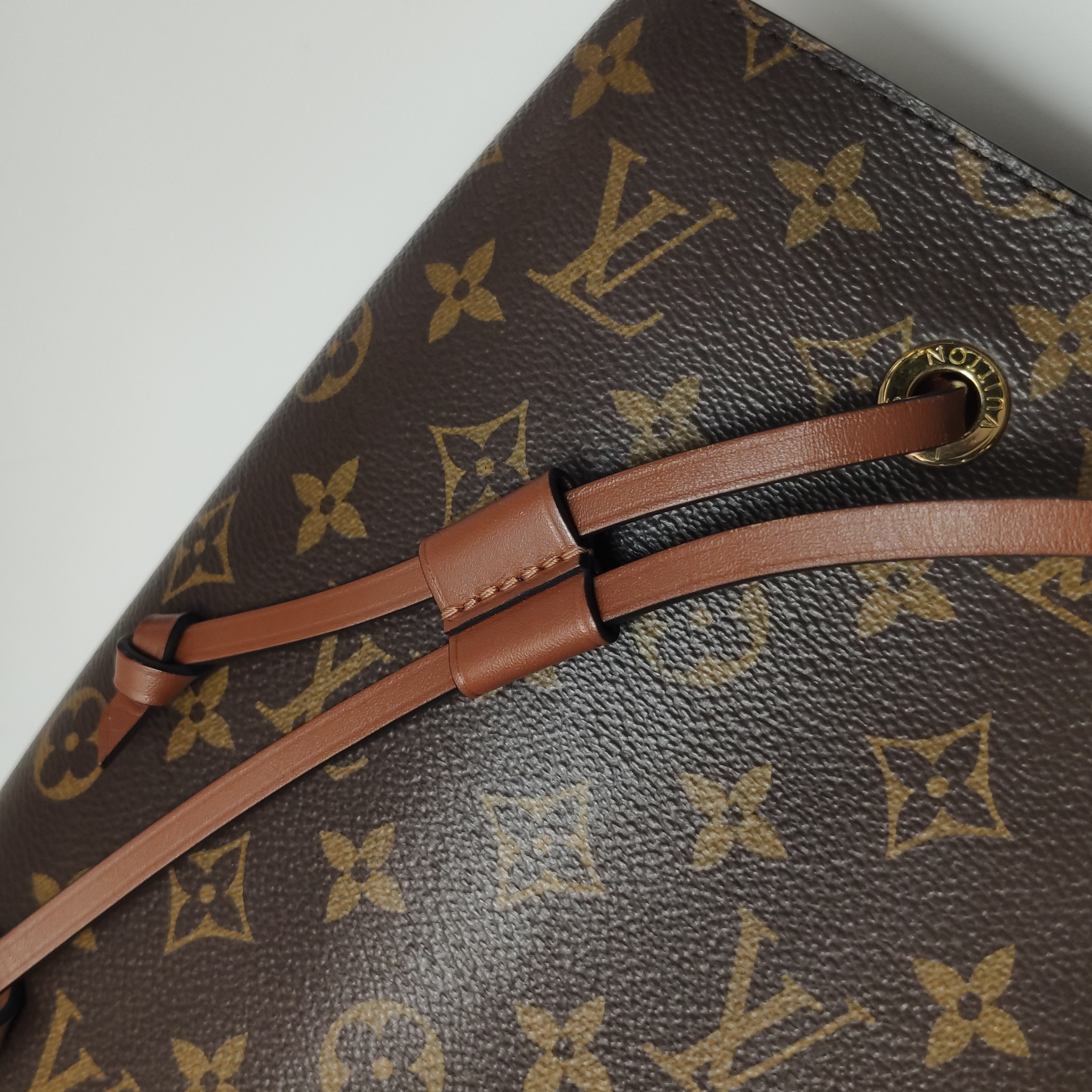 Louis Vuitton(LV) NeoNoe Handbag Monogram Canvas with Leather MM — photo 16 of 18