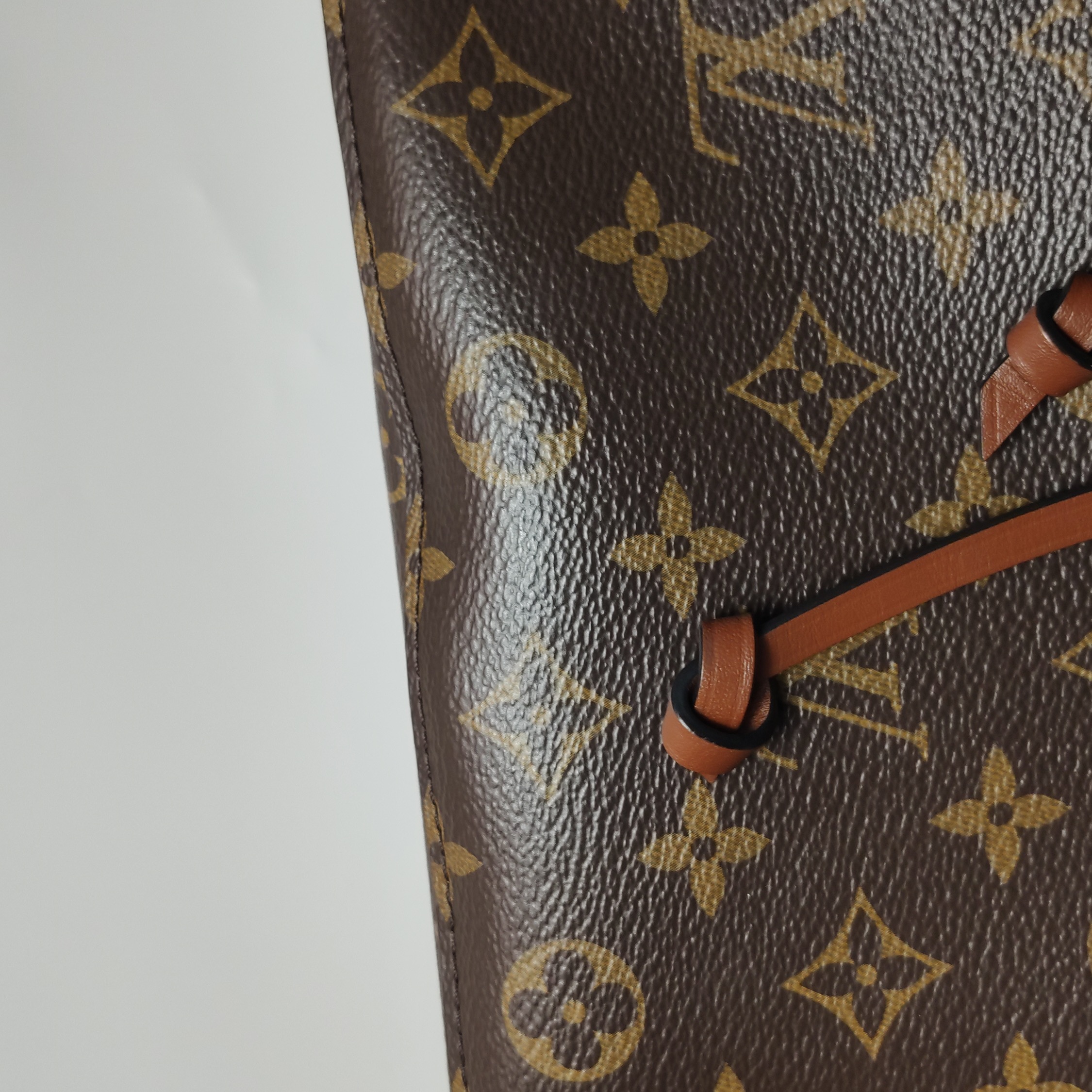 Louis Vuitton(LV) NeoNoe Handbag Monogram Canvas with Leather MM — photo 13 of 18