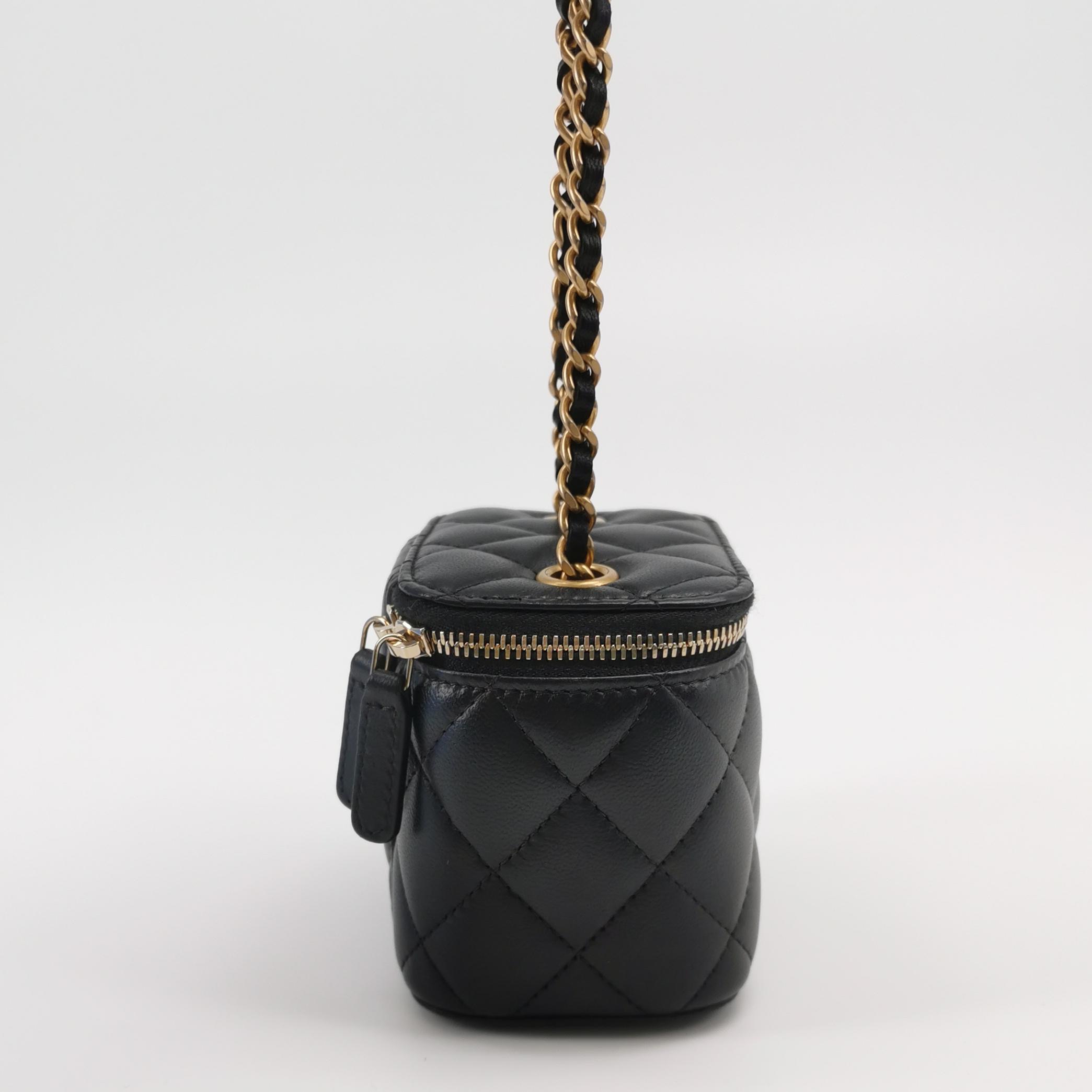 Chanel Pearl Crush Vanity Case with Chain Quilted Lambskin Mini — photo 4 of 18