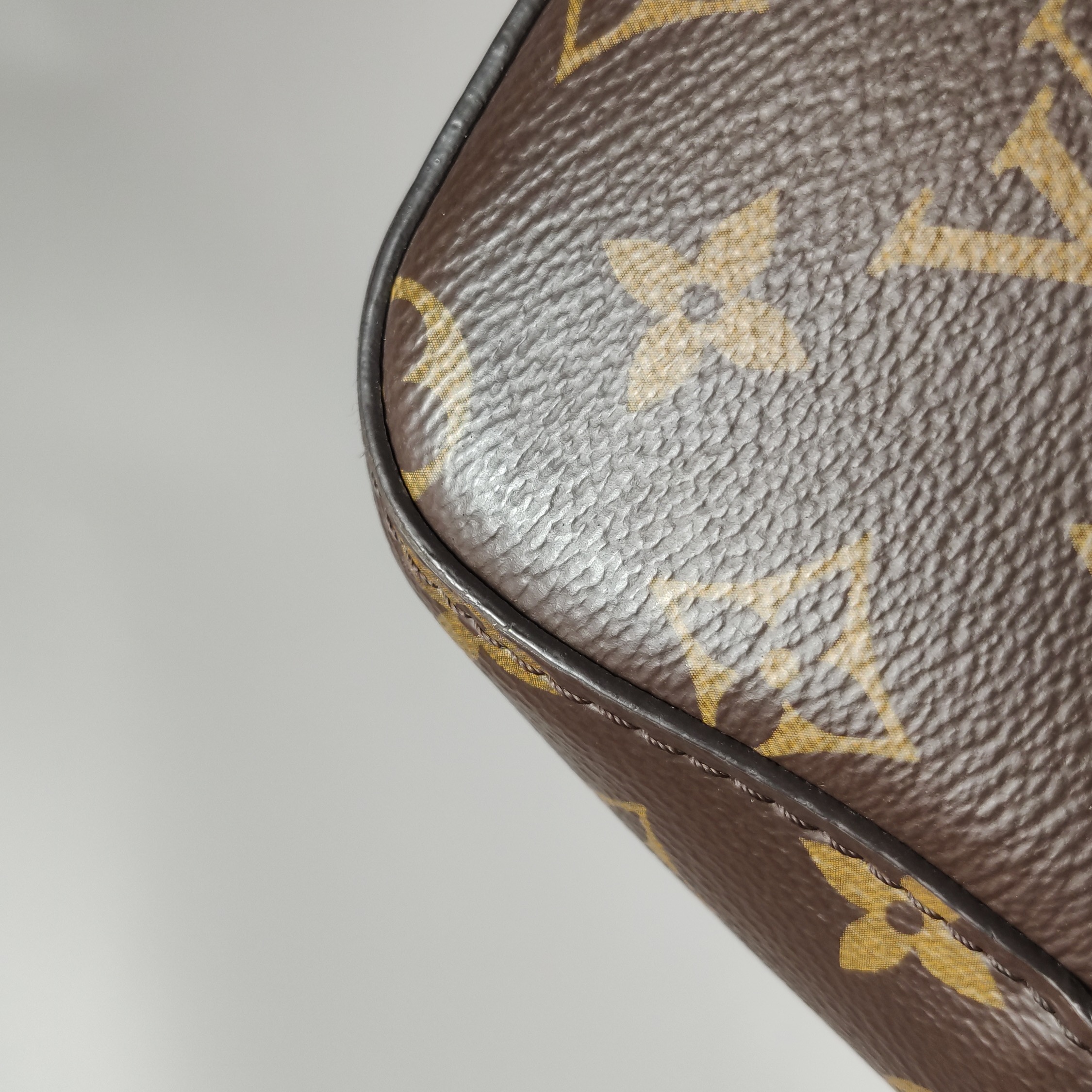 Louis Vuitton(LV) NeoNoe Handbag Monogram Canvas with Leather MM — photo 12 of 18
