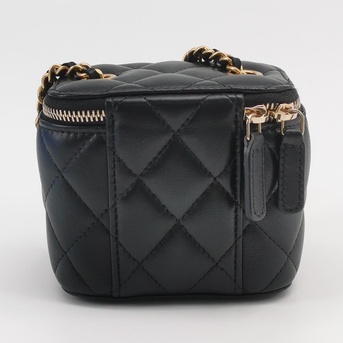 Chanel Pearl Crush Vanity Case with Chain Quilted Lambskin Mini — photo 5 of 18