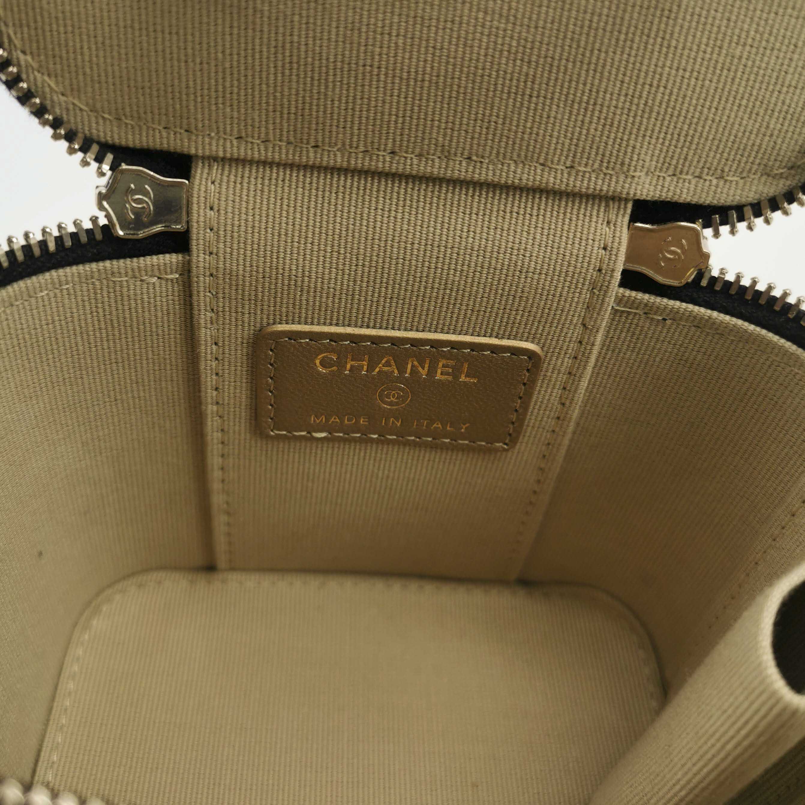 Chanel Pearl Crush Vanity Case with Chain Quilted Lambskin Mini — photo 8 of 18