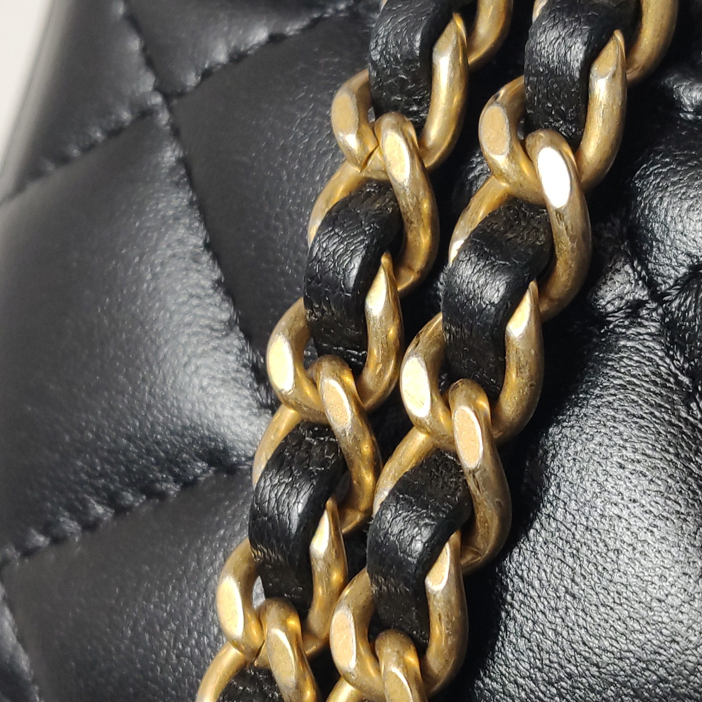 Chanel Pearl Crush Vanity Case with Chain Quilted Lambskin Mini — photo 14 of 18