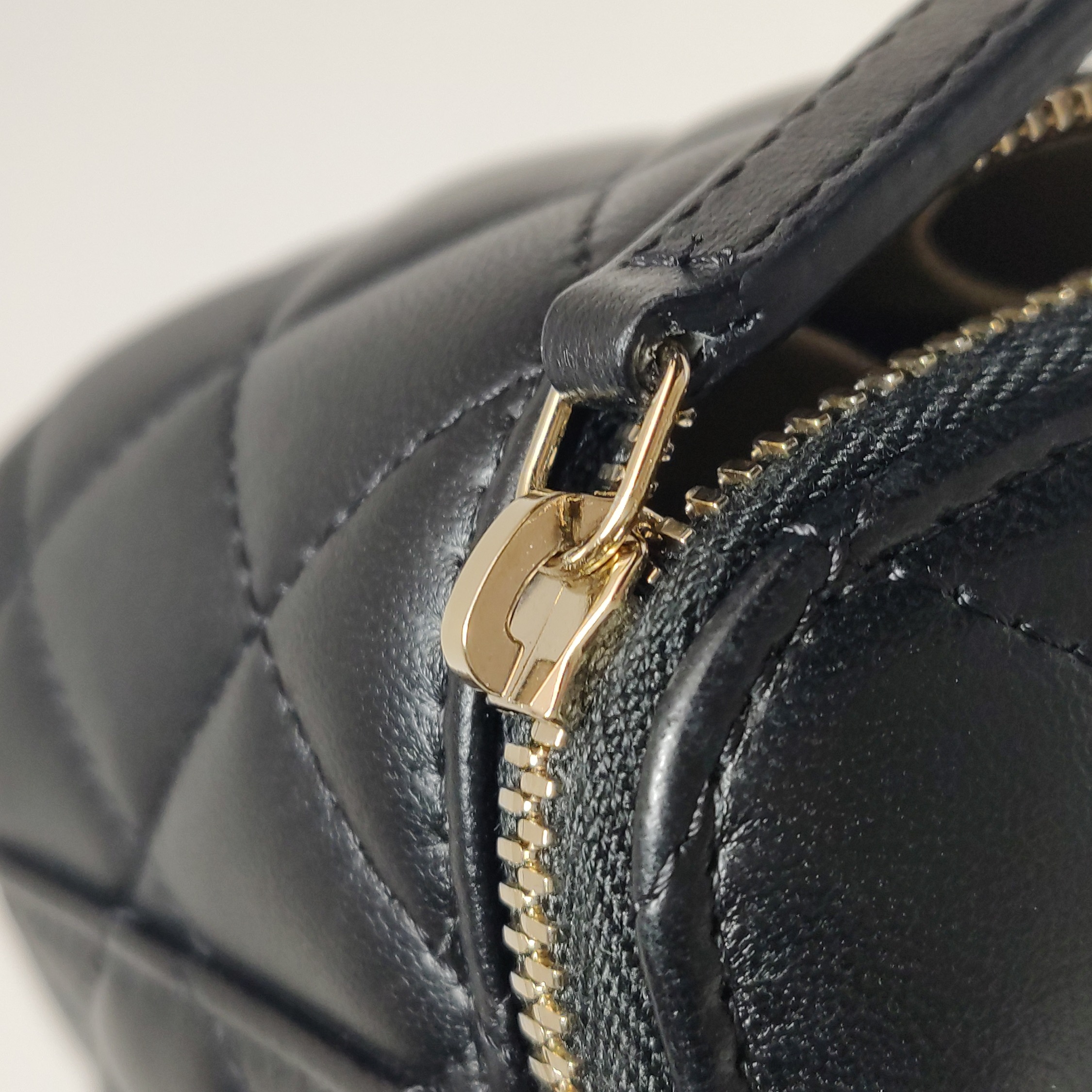 Chanel Pearl Crush Vanity Case with Chain Quilted Lambskin Mini — photo 12 of 18