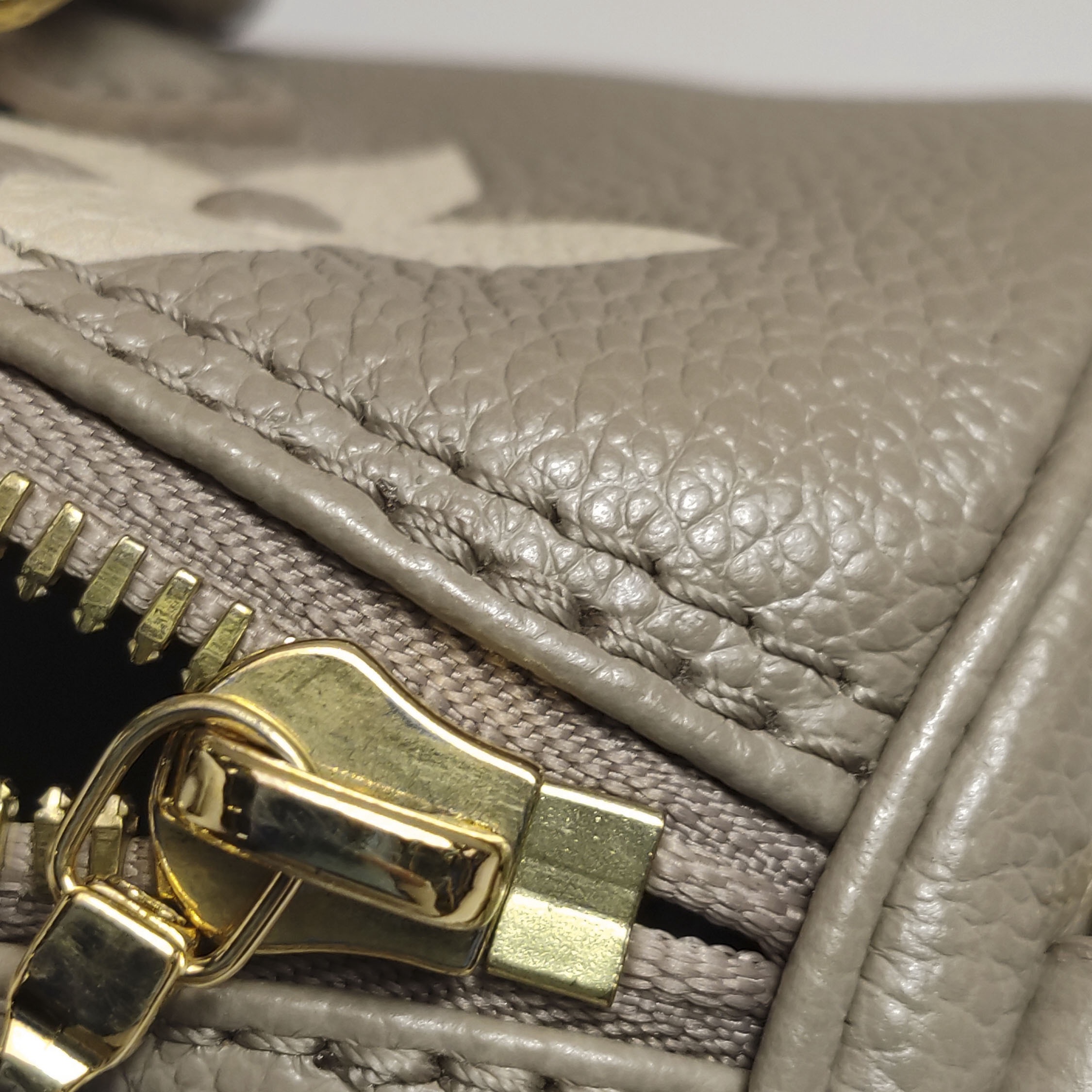Louis Vuitton(LV) Papillon Handbag Bicolor Monogram Empreinte Giant BB — photo 12 of 13