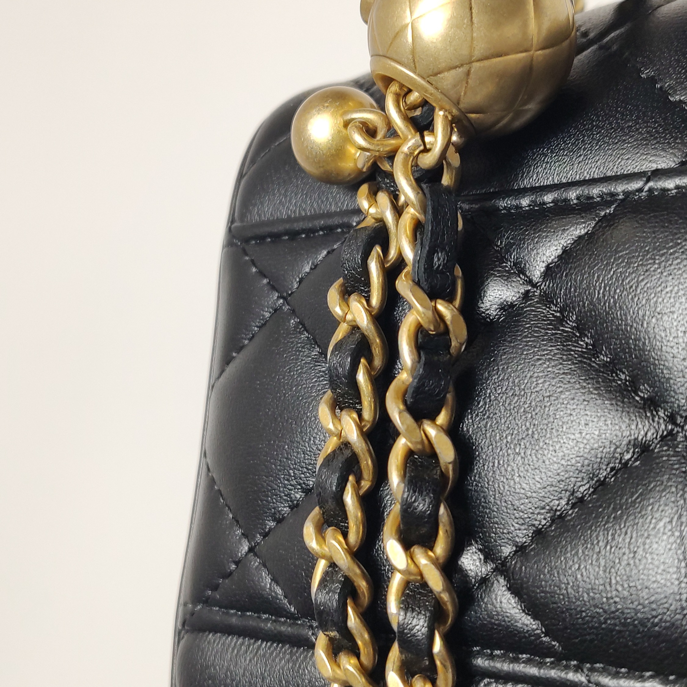 Chanel Pearl Crush Vanity Case with Chain Quilted Lambskin Mini — photo 15 of 18