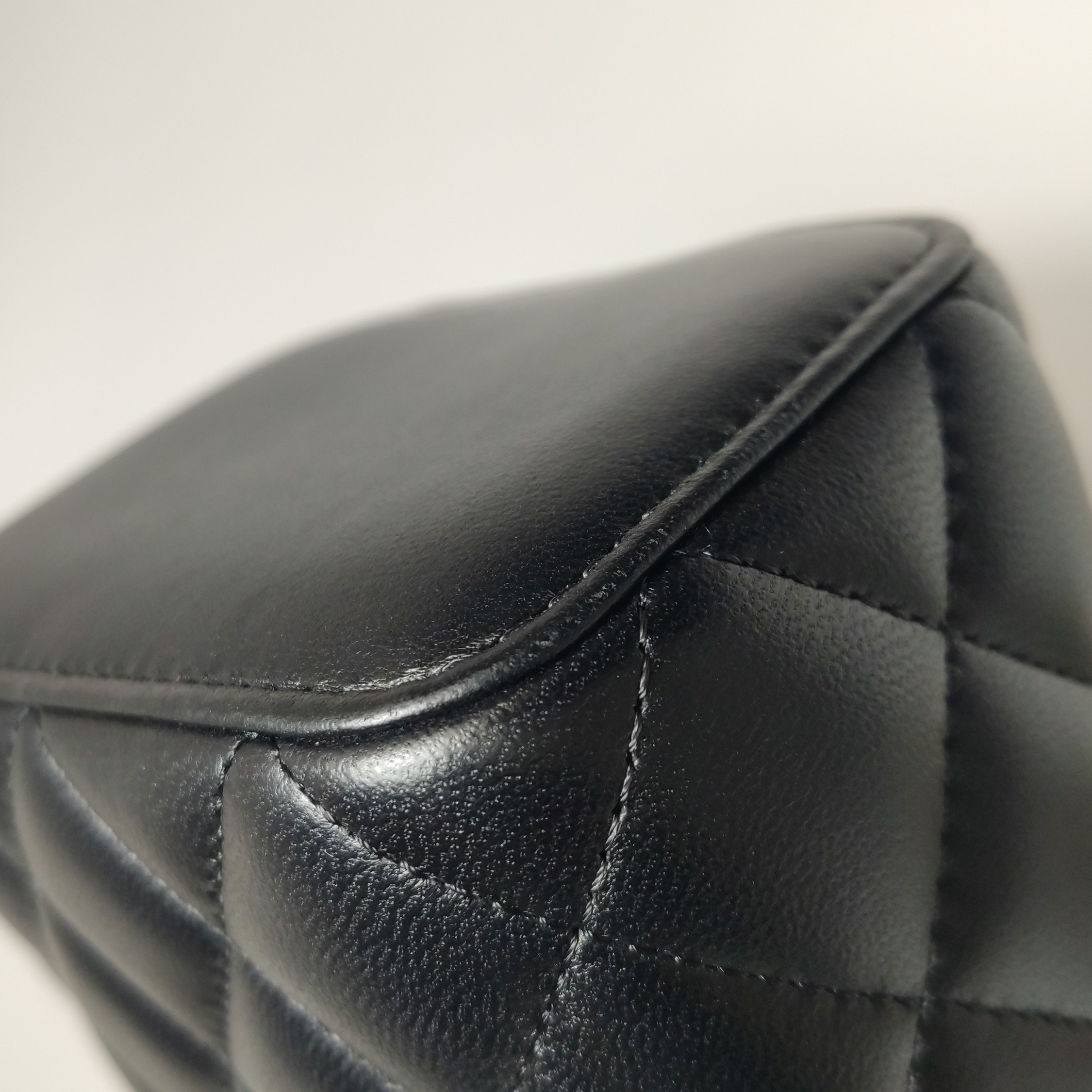 Chanel Pearl Crush Vanity Case with Chain Quilted Lambskin Mini — photo 10 of 18