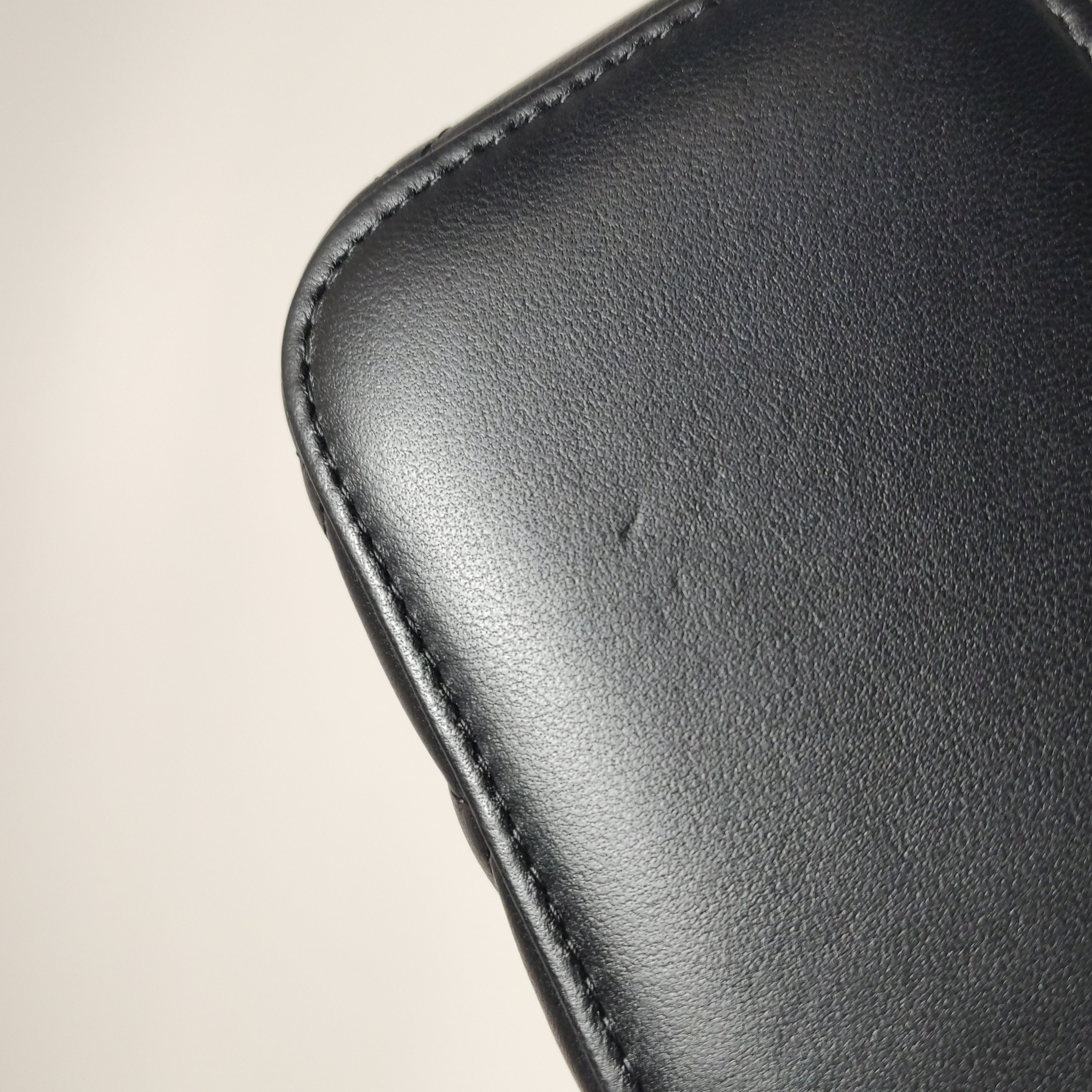 Chanel Pearl Crush Vanity Case with Chain Quilted Lambskin Mini — photo 18 of 18