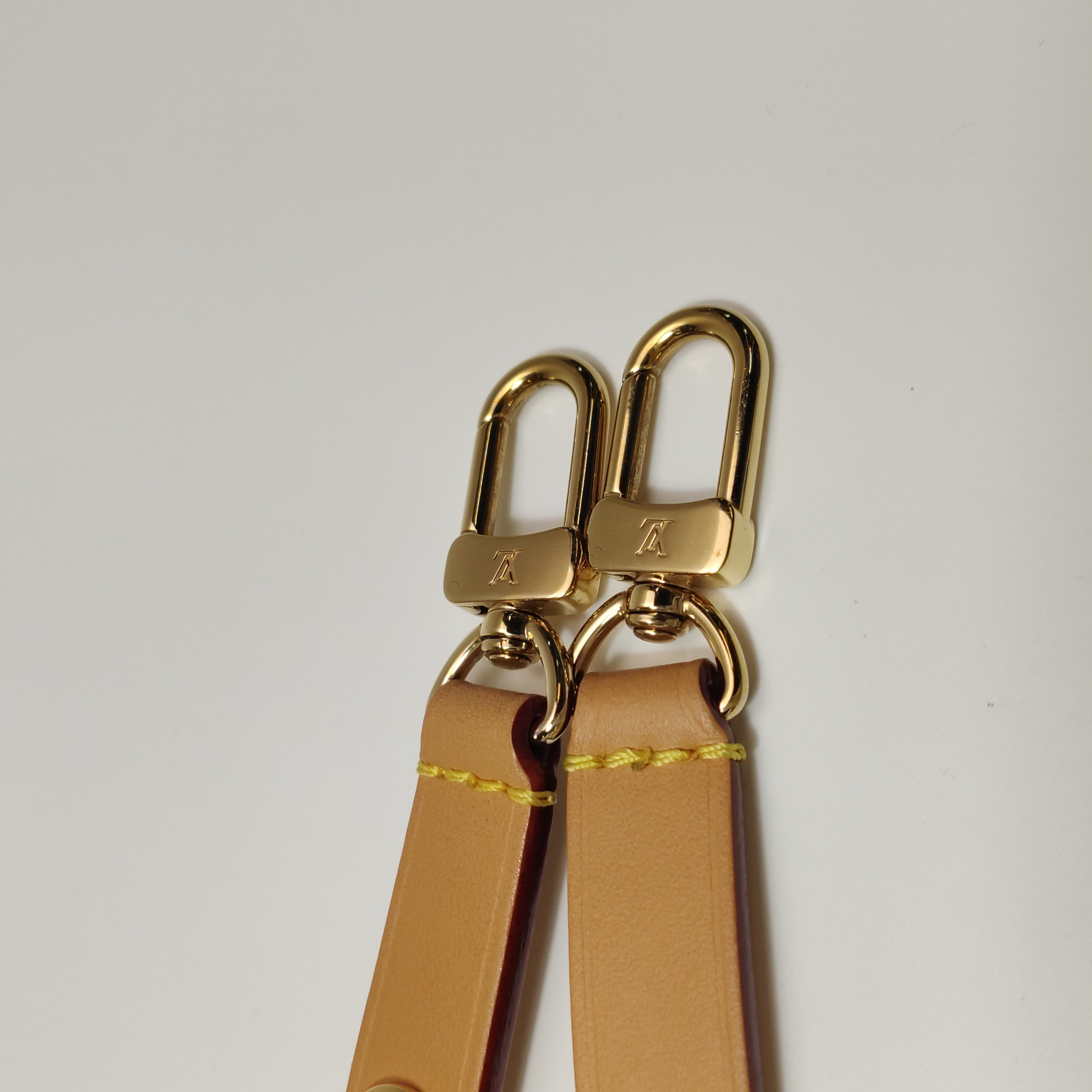 Louis Vuitton(LV) Ivy Wallet on Chain Monogram Canvas — photo 12 of 17