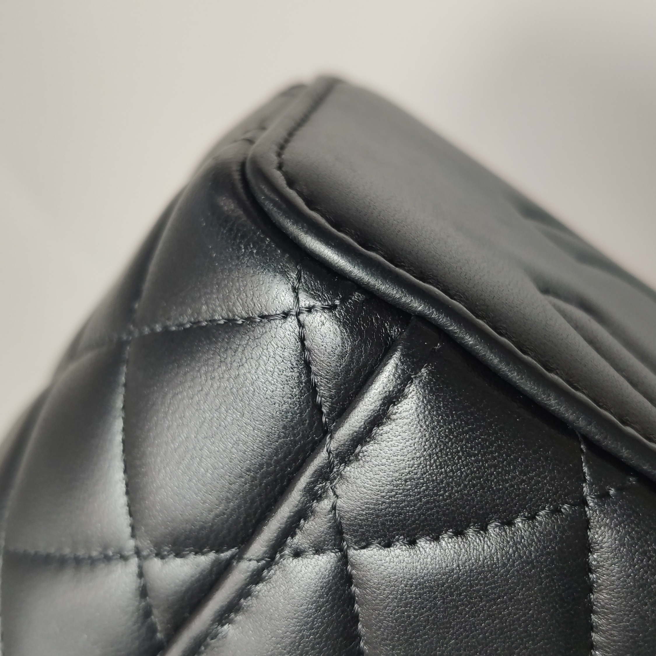 Chanel Classic Top Handle Vanity Case with Chain Quilted Lambskin Small — photo 10 of 14