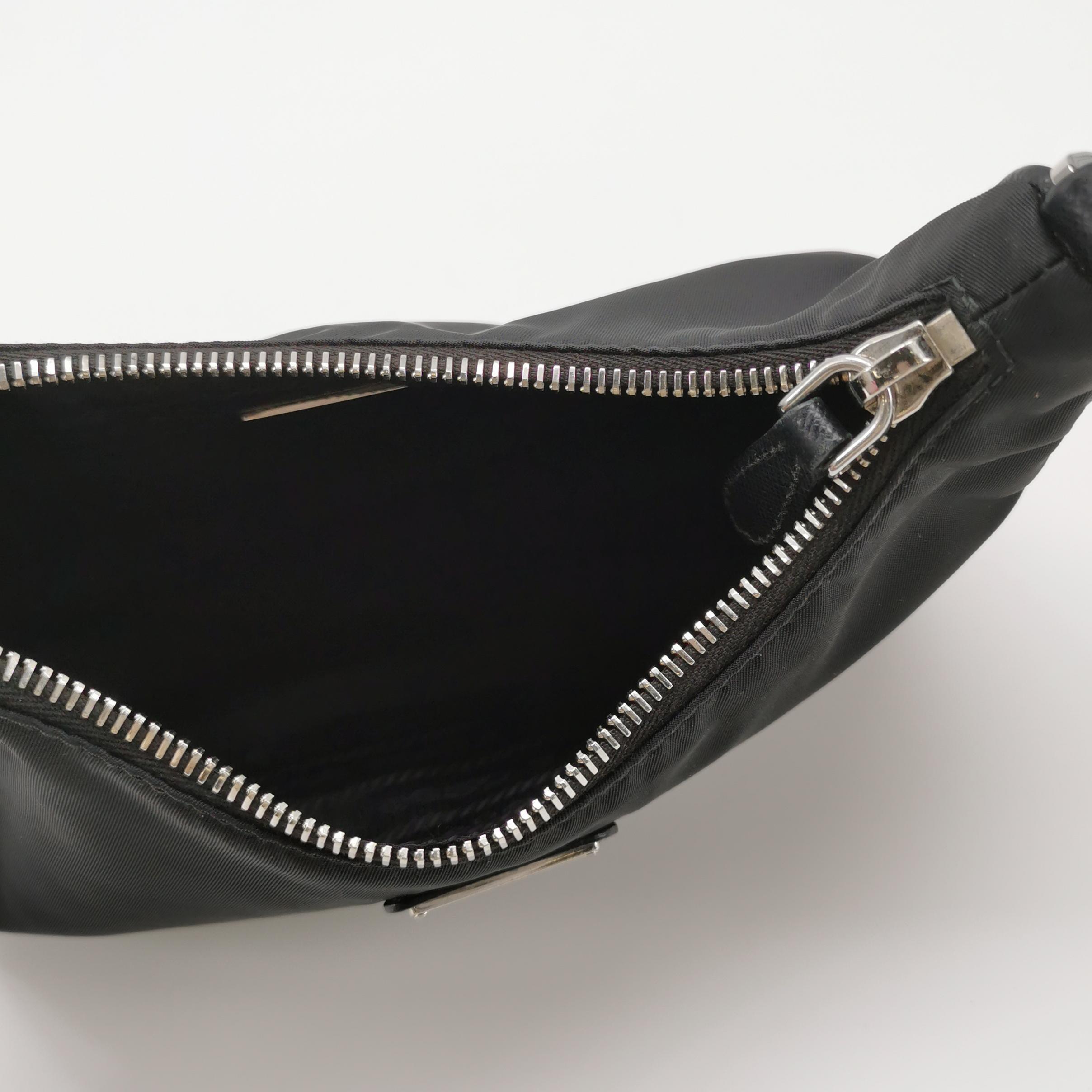 Prada Re-Edition 2005 Shoulder Bag Tessuto Small — photo 9 of 19