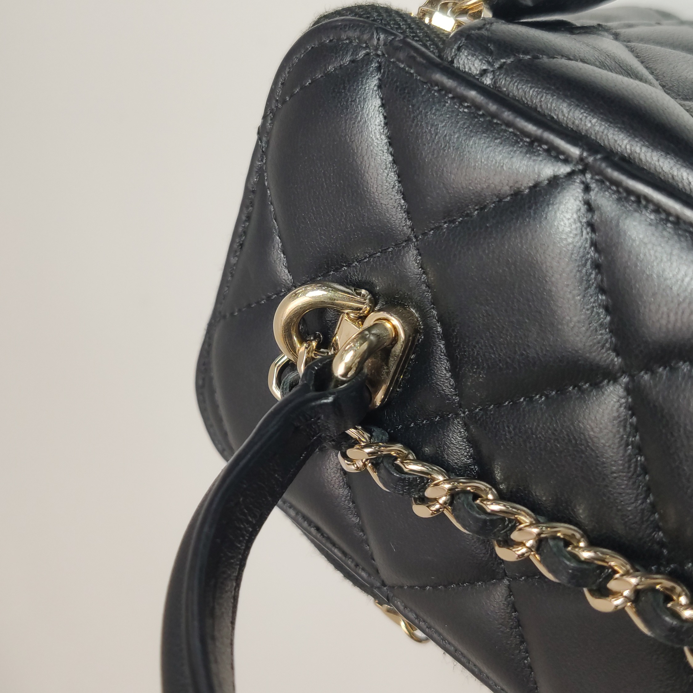 Chanel Classic Top Handle Vanity Case with Chain Quilted Lambskin Small — photo 13 of 14
