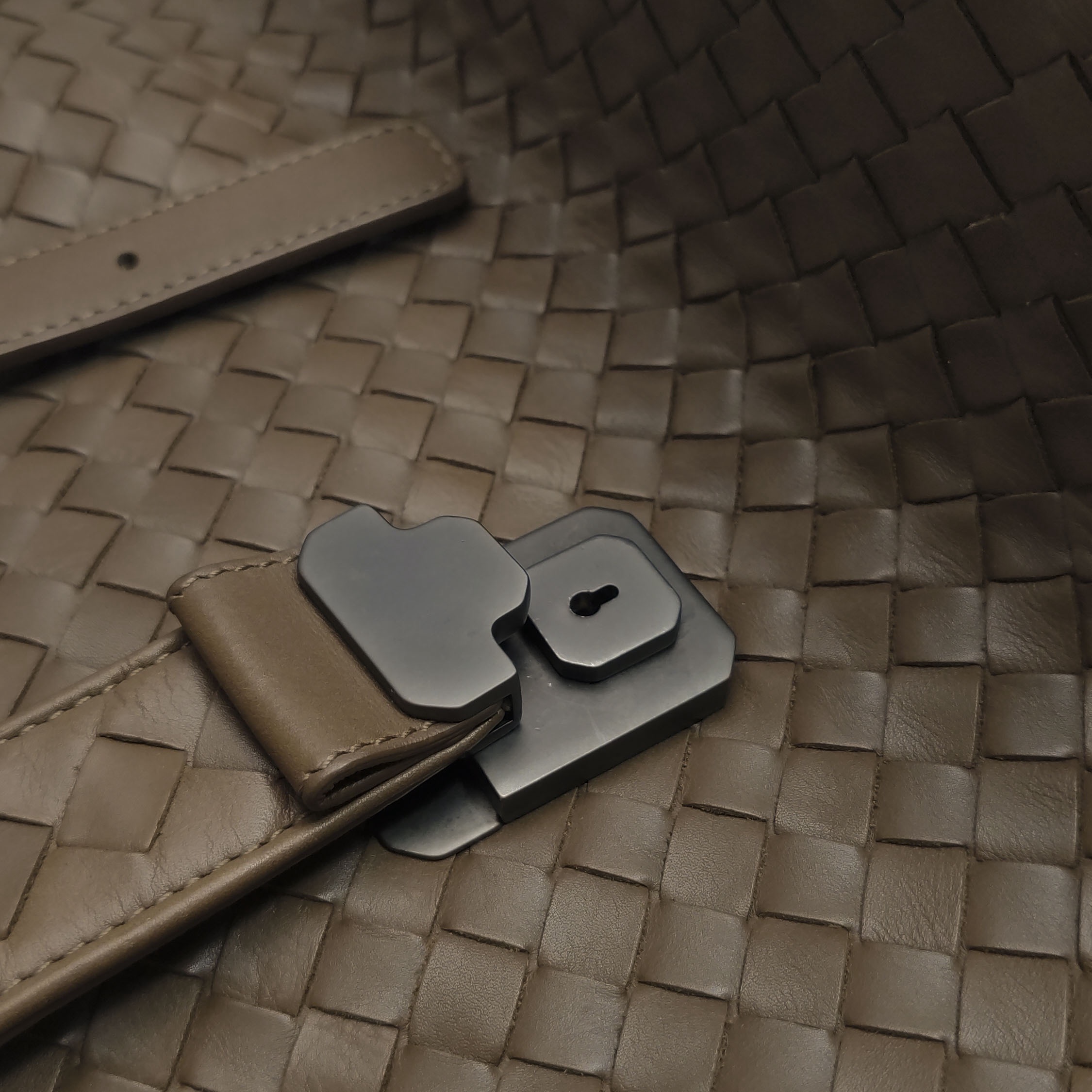 Bottega Veneta Roma Bag Intrecciato Nappa Large — photo 14 of 26