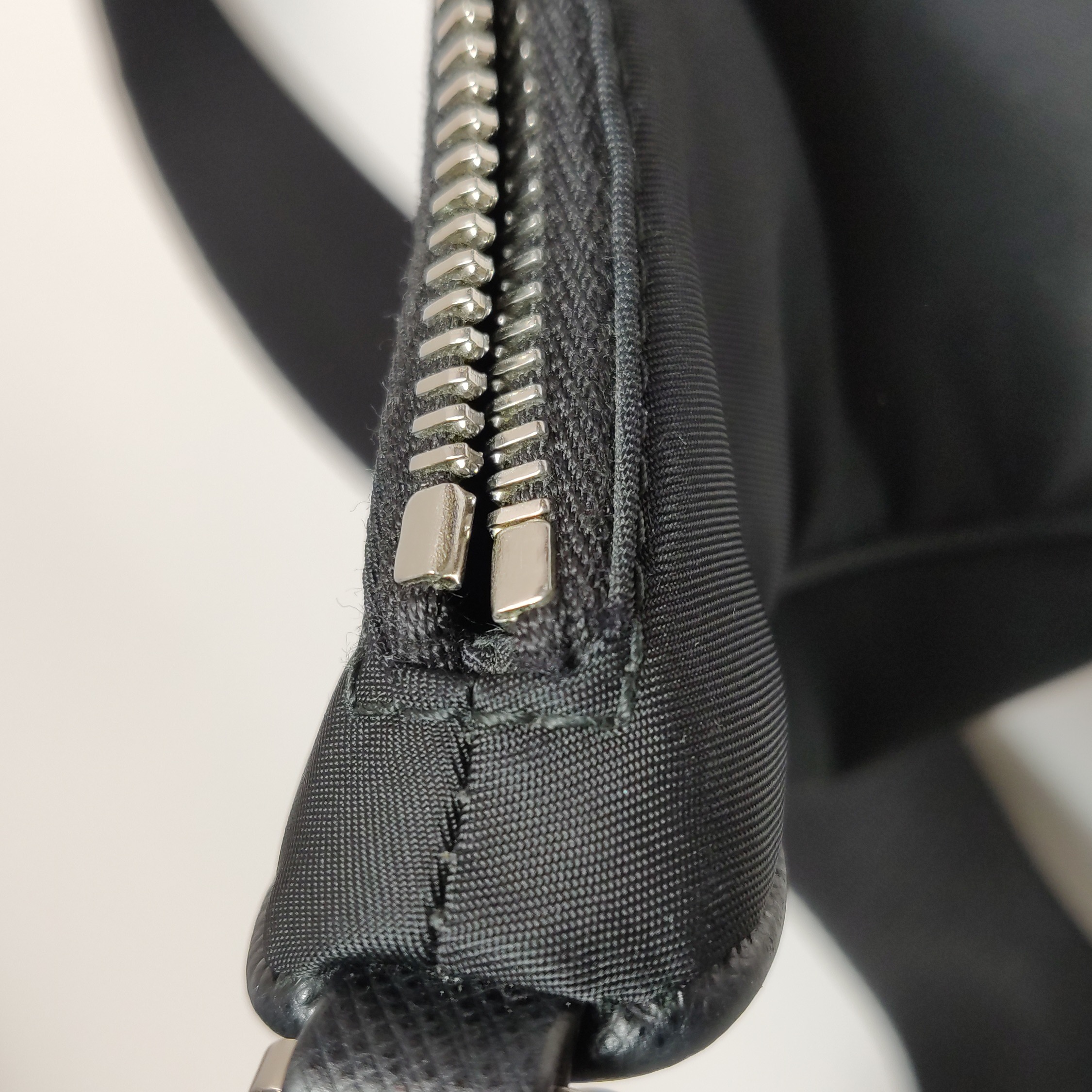 Prada Re-Edition 2005 Shoulder Bag Tessuto Small — photo 13 of 19
